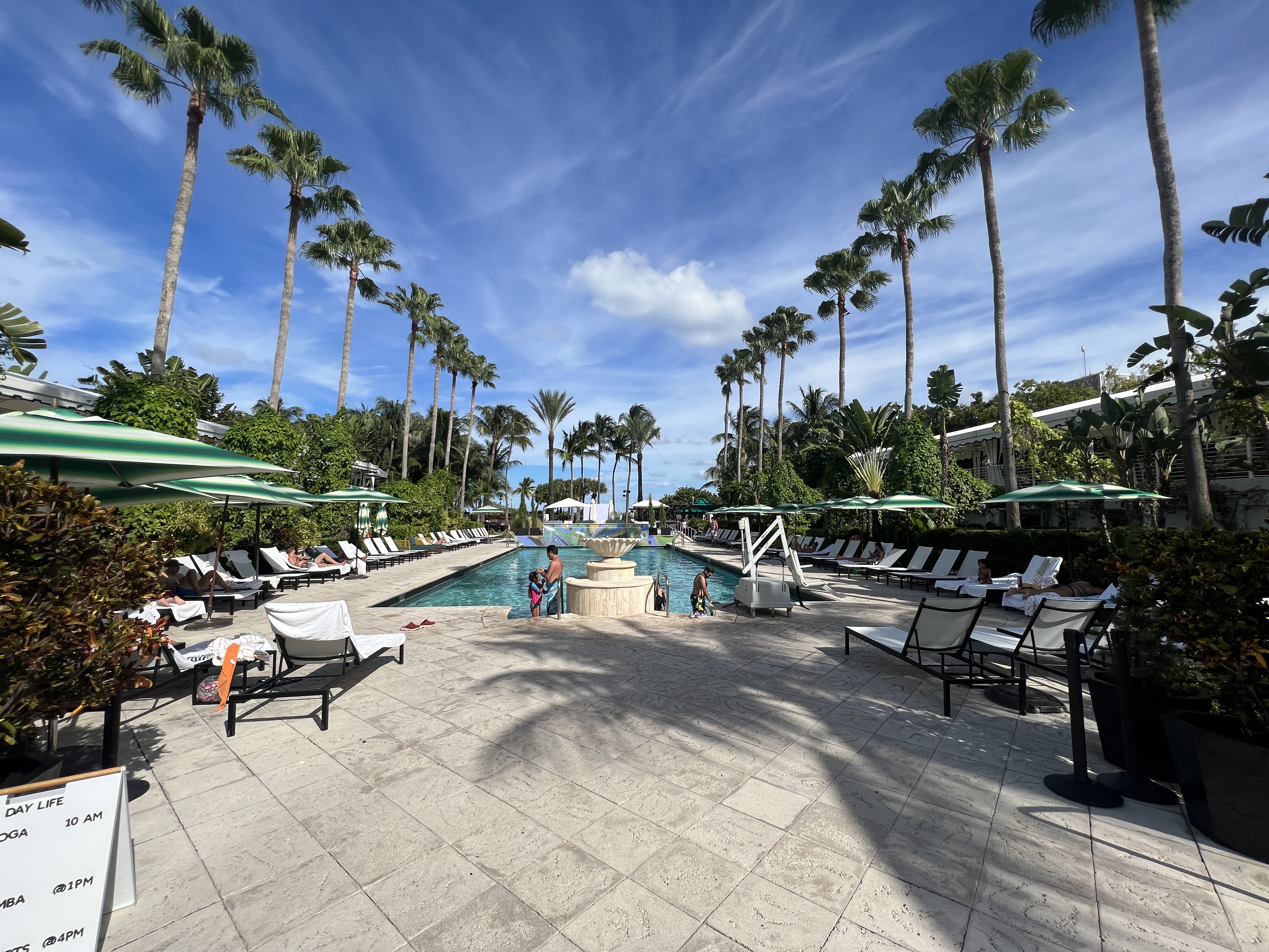 Kimpton Surfcomber Pool