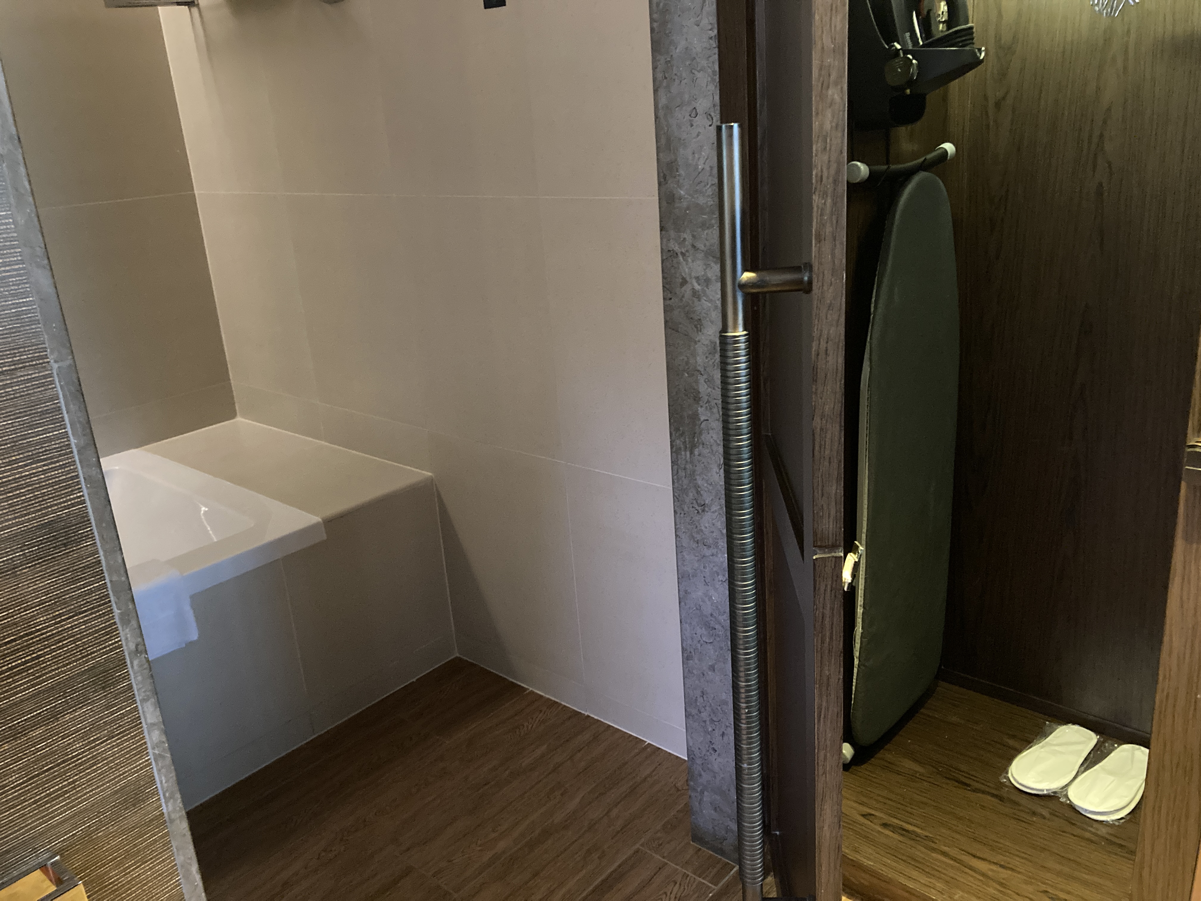 Lapita Dubai Parks and Resorts Autograph Collection 2 queen bathroom closet passthrough Lapita Dubai Parks and Resorts Autograph Collection 2 queen bathroom closet passthrough