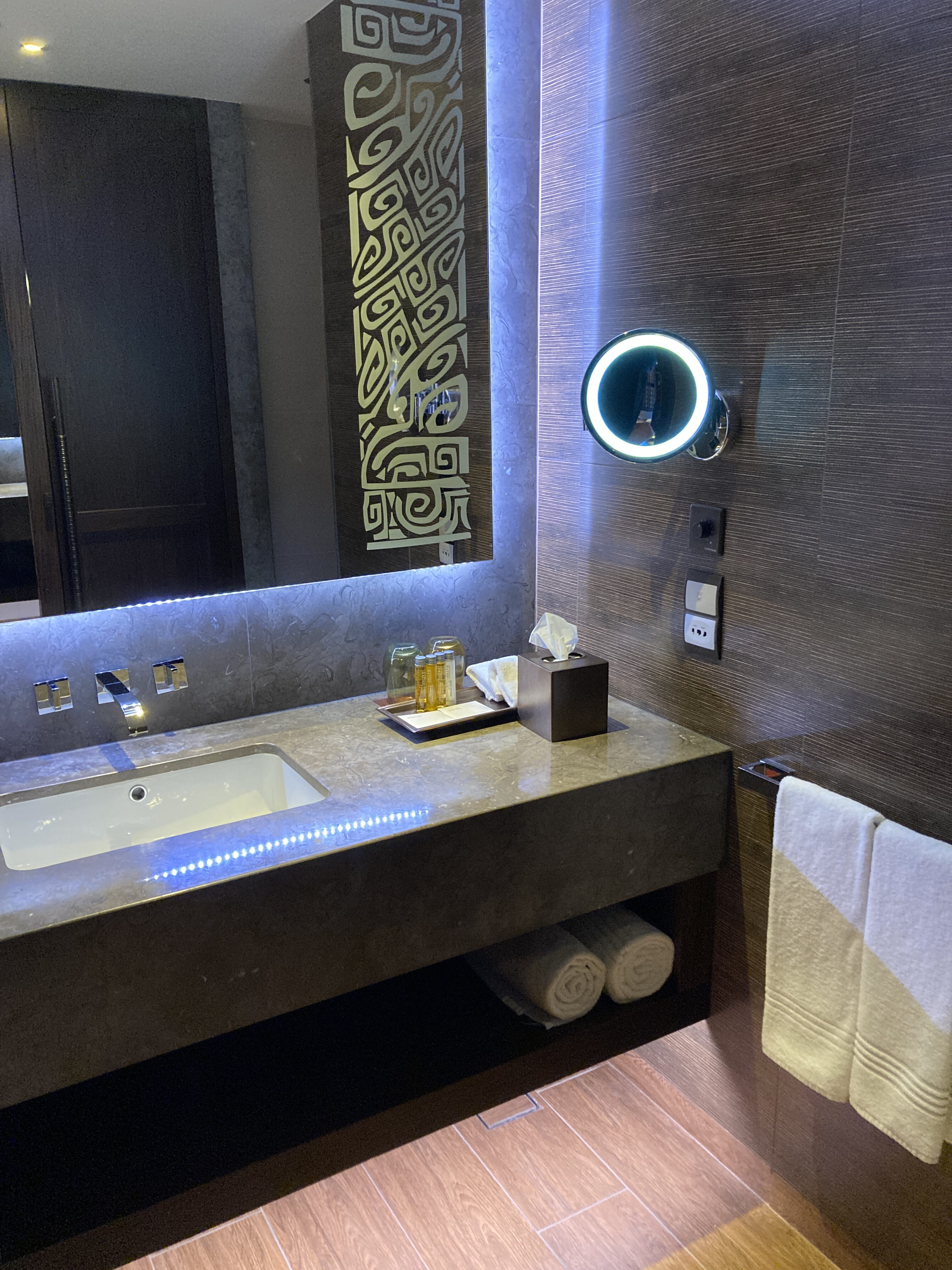 Lapita Dubai Parks and Resorts Autograph Collection 2 queen bathroom Lapita Dubai Parks and Resorts Autograph Collection 2 queen bathroom