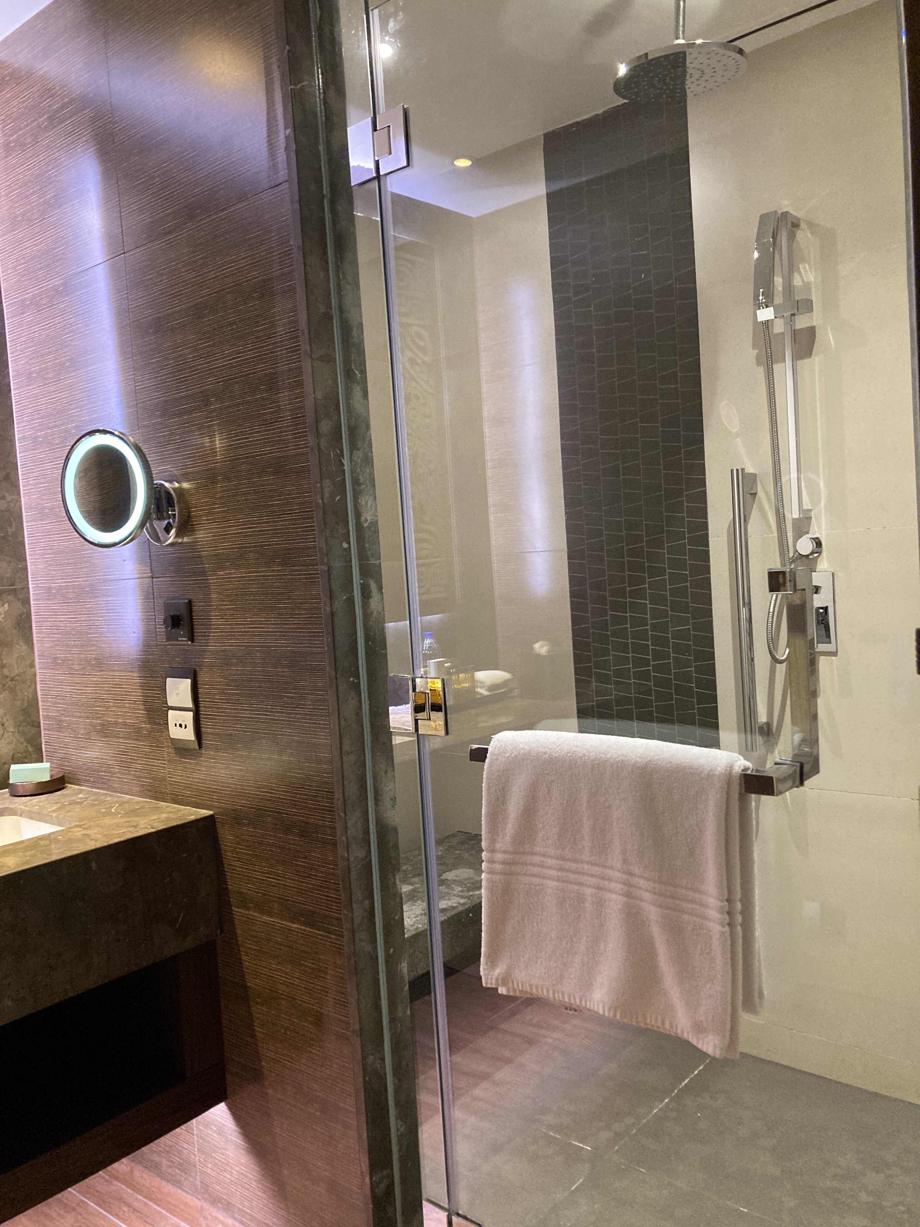 Lapita Dubai Parks and Resorts Autograph Collection junior suite shower Lapita Dubai Parks and Resorts Autograph Collection junior suite shower