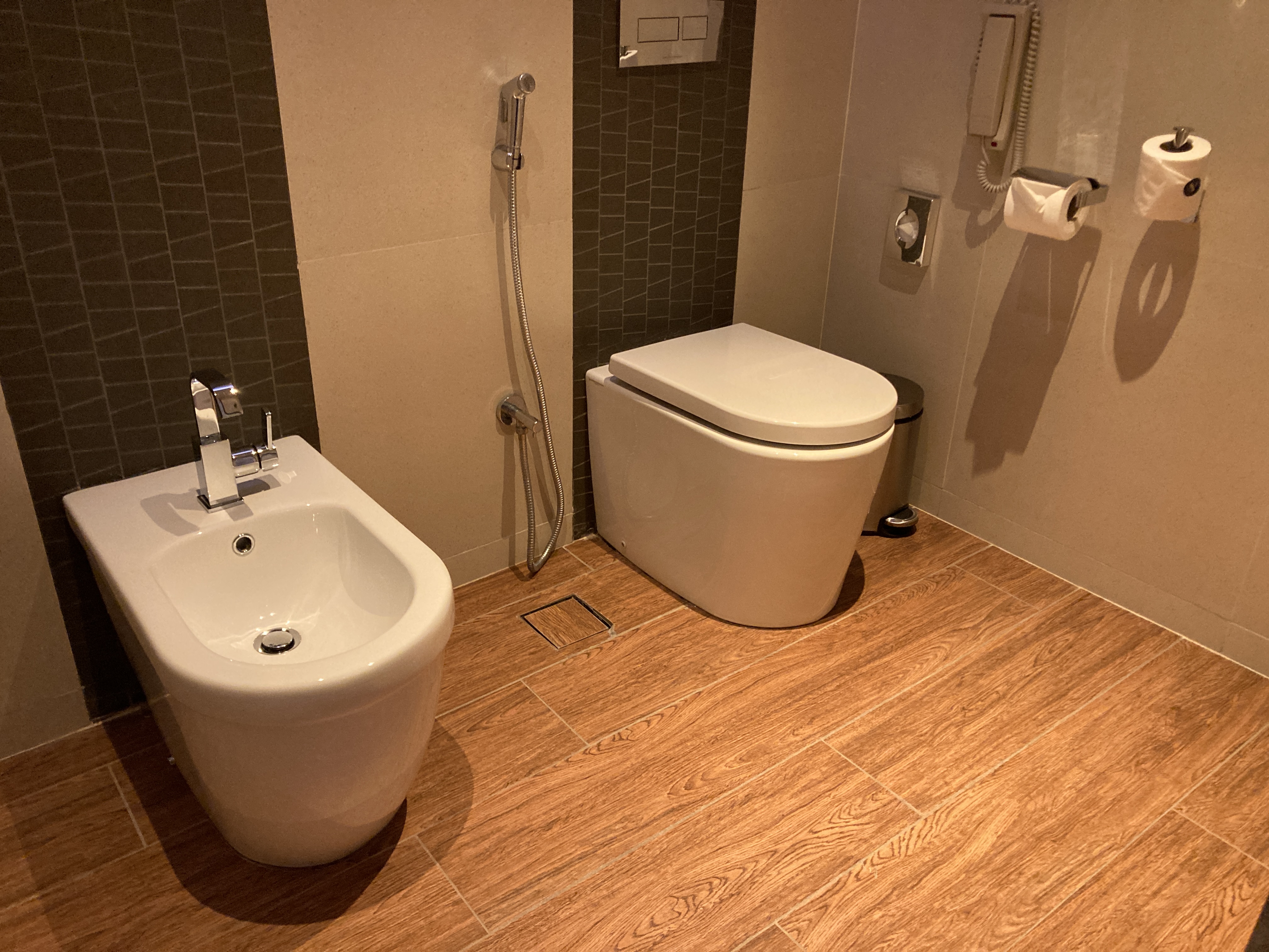 Lapita Dubai Parks and Resorts Autograph Collection junior suite toilet Lapita Dubai Parks and Resorts Autograph Collection junior suite toilet