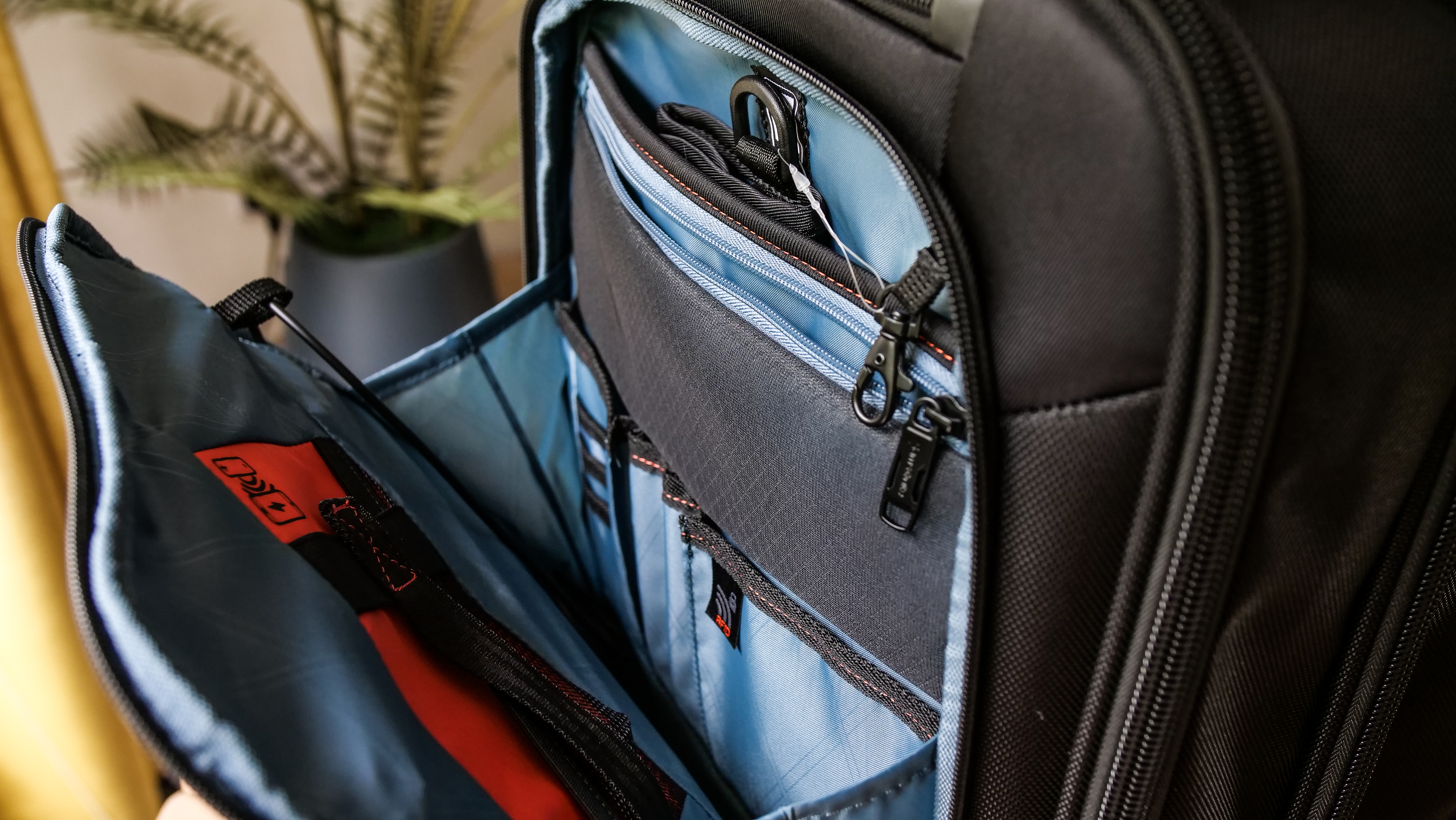Samsonite Pro Travel Softside Exterior Pockets