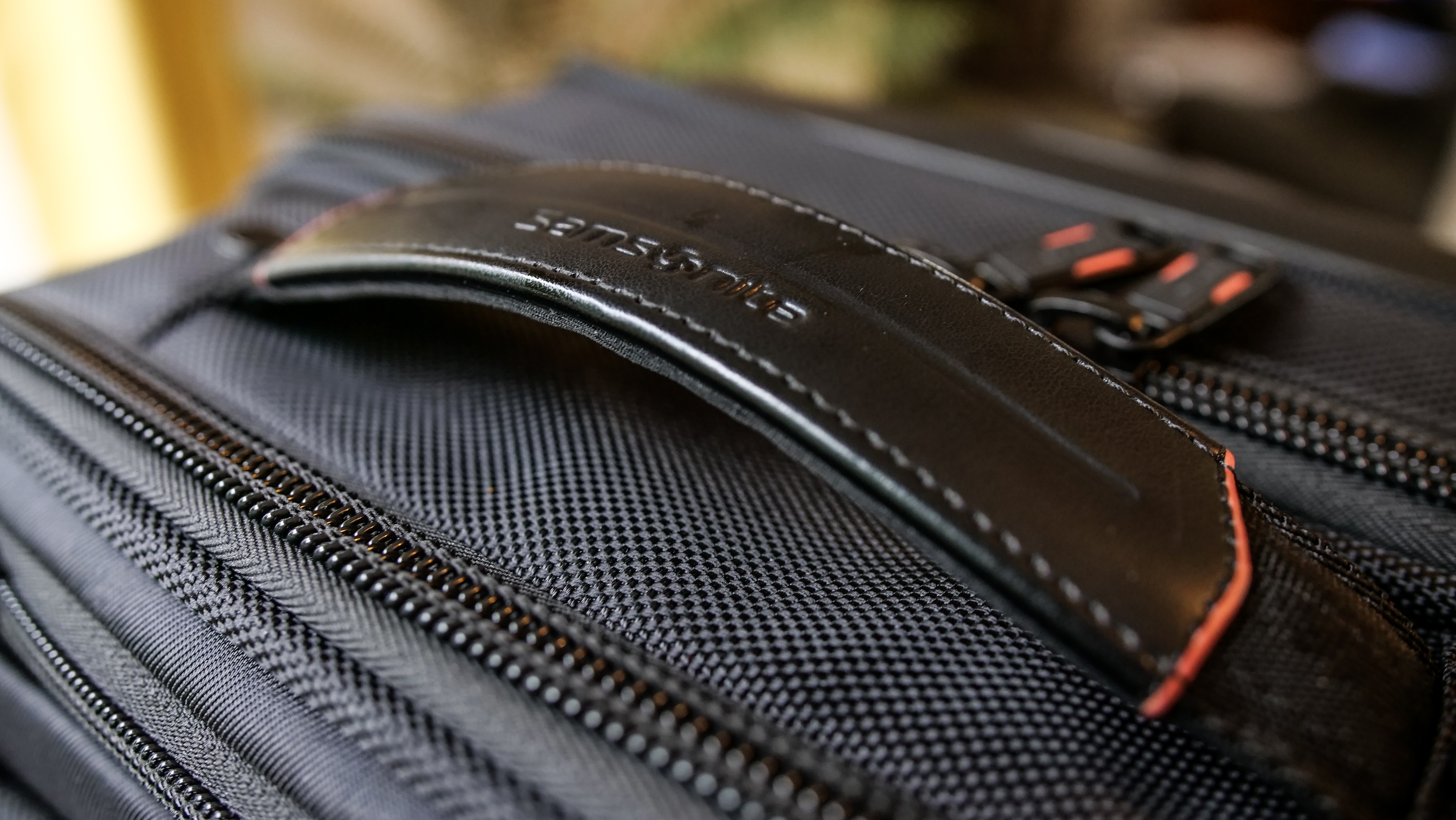 Samsonite Pro Travel Softside handles