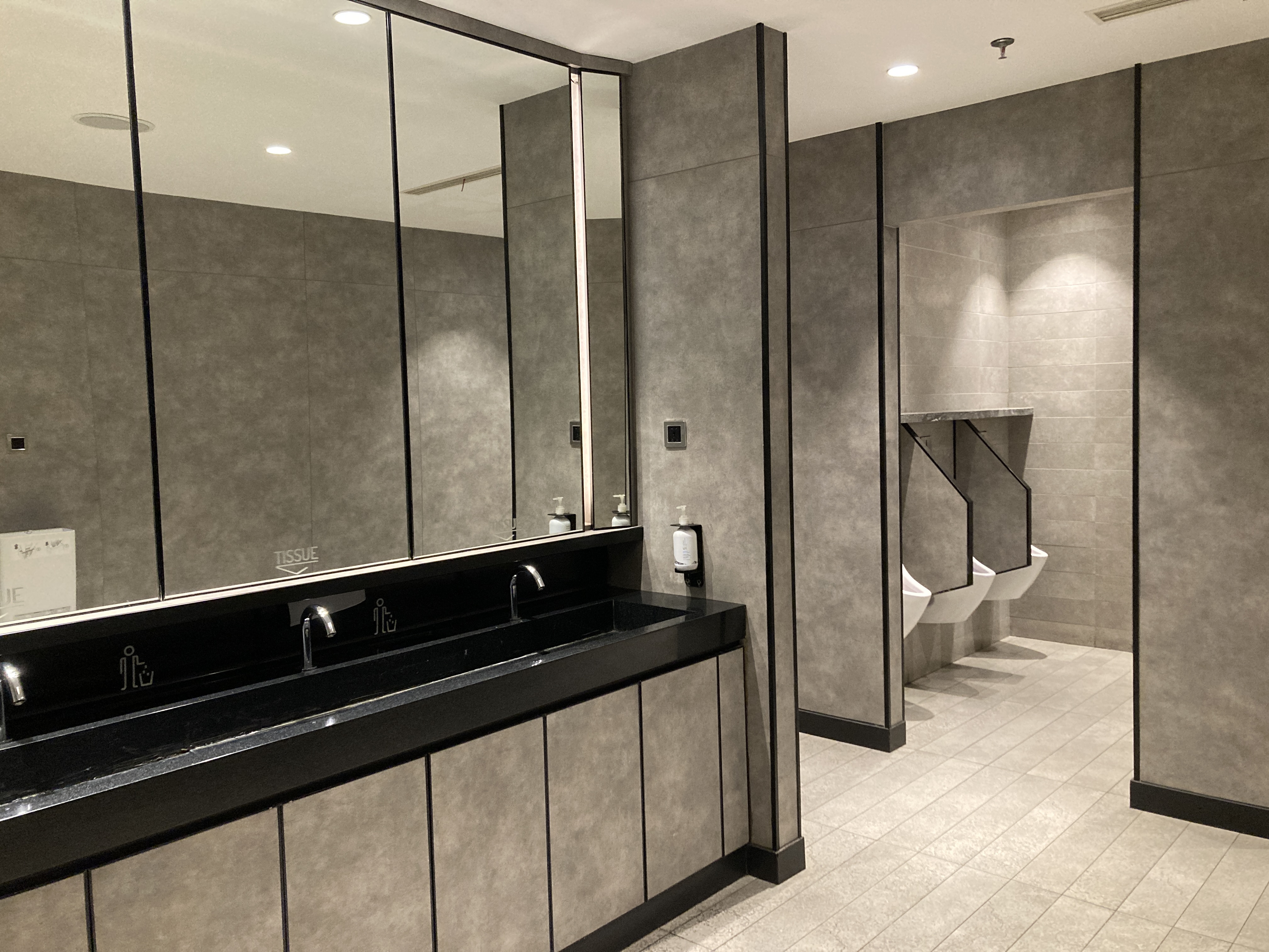 Saphire Plaza Premium Lounge mens bathroom at CGK Saphire Plaza Premium Lounge mens bathroom at CGK