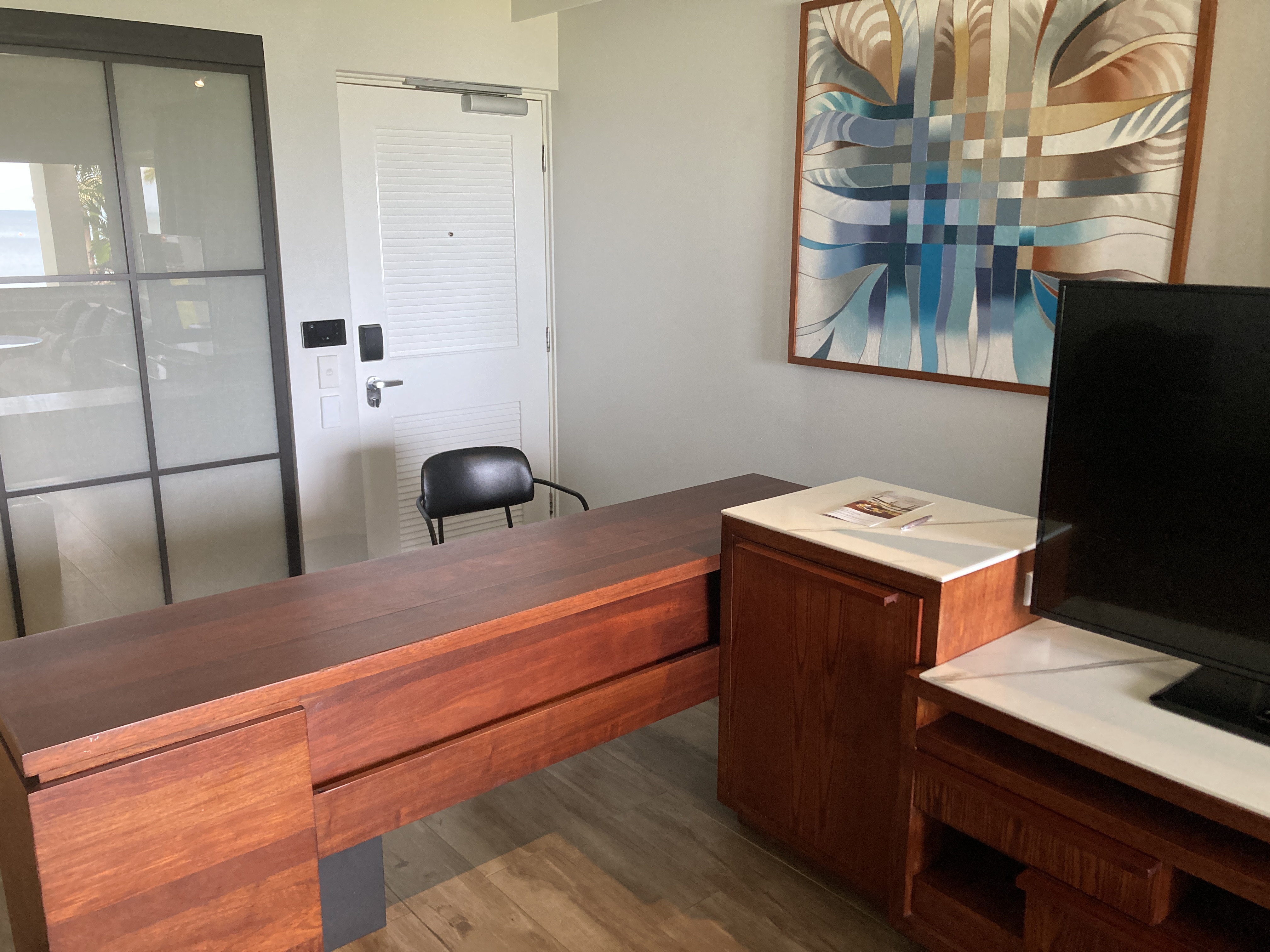 Sheraton Fiji Golf and Beach Resort bedroom desk