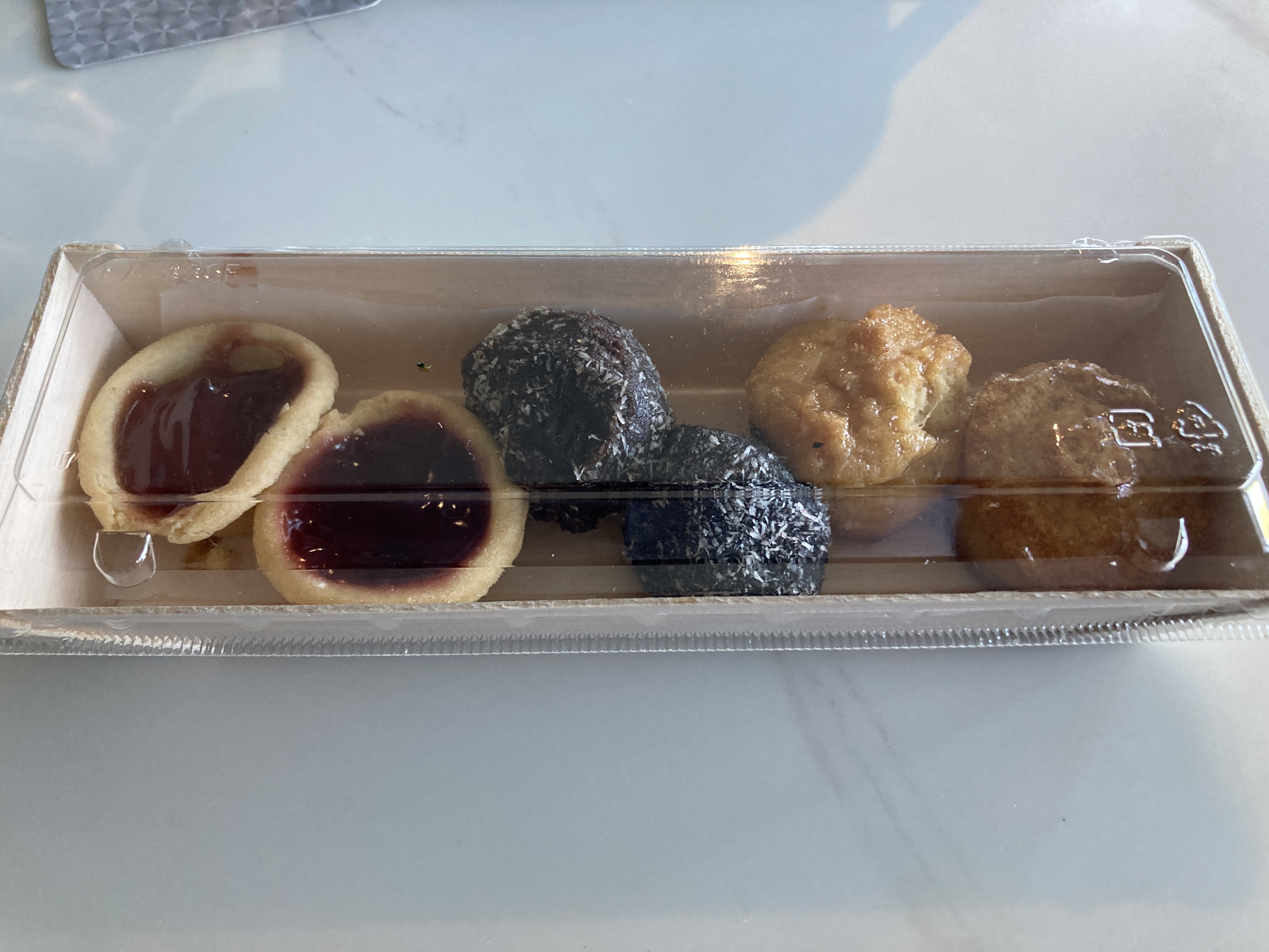 Sheraton Fiji Golf and Beach Resort welcome snack in room