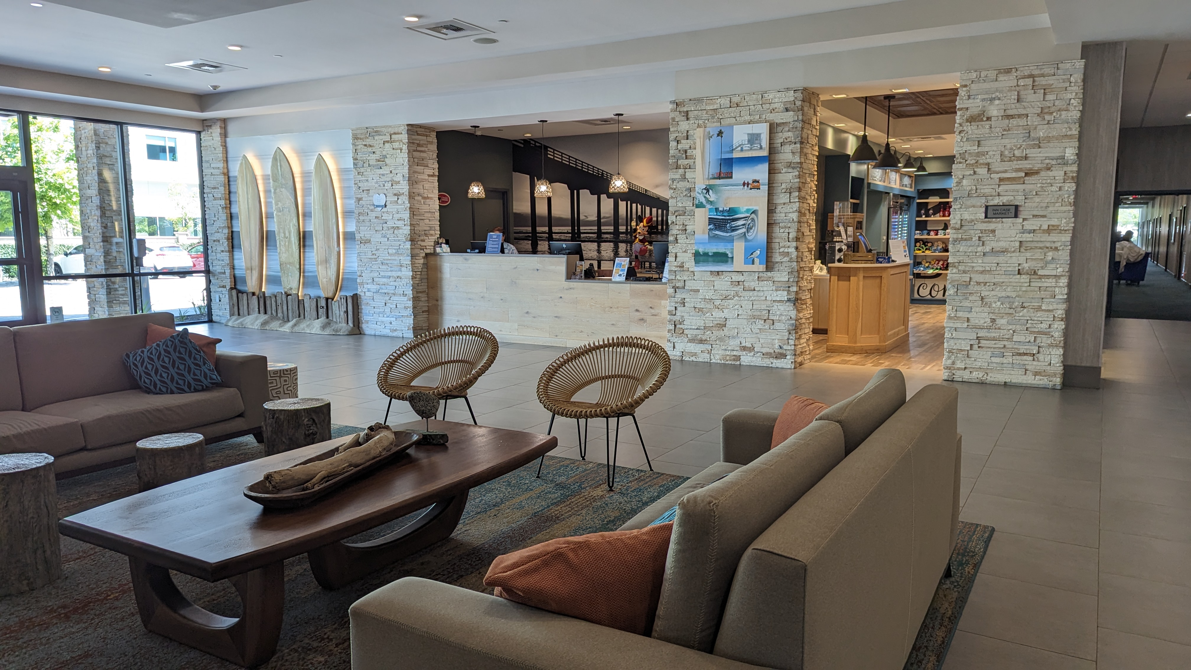 SunCoast Park Hotel Anaheim front desk seating