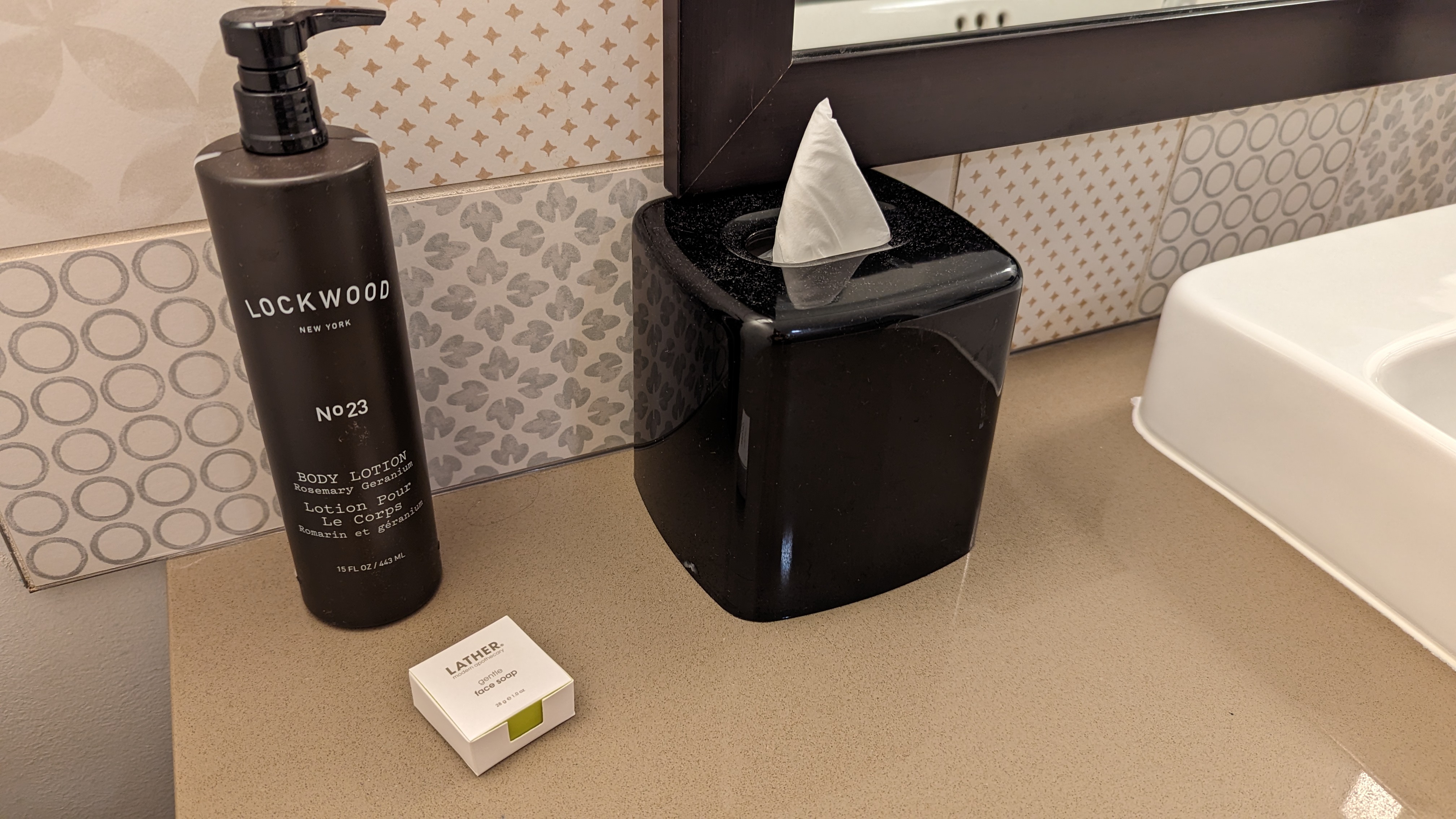 SunCoast Park Hotel Anaheim guestroom bathroom amenities