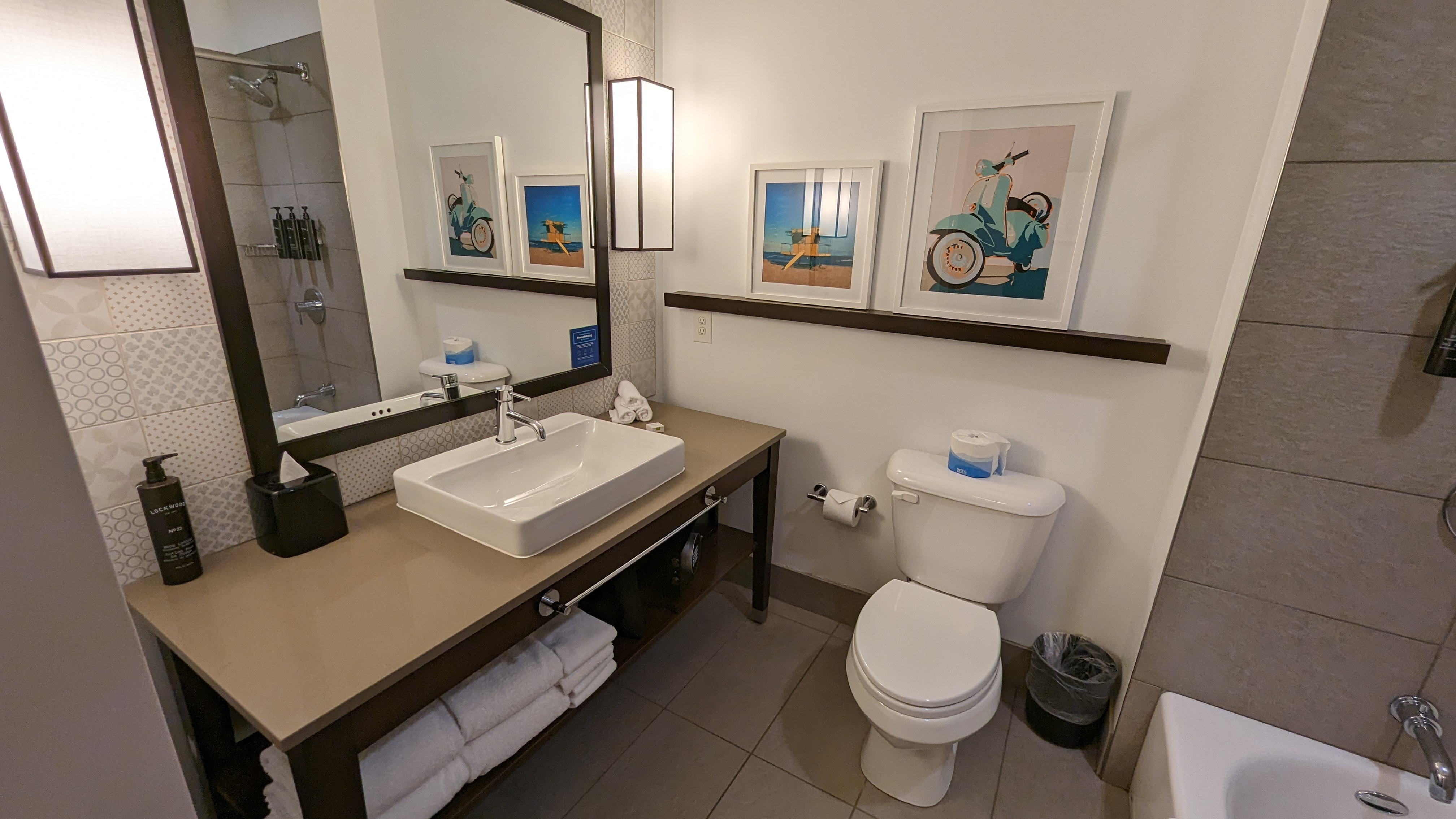 SunCoast Park Hotel Anaheim guestroom bathroom