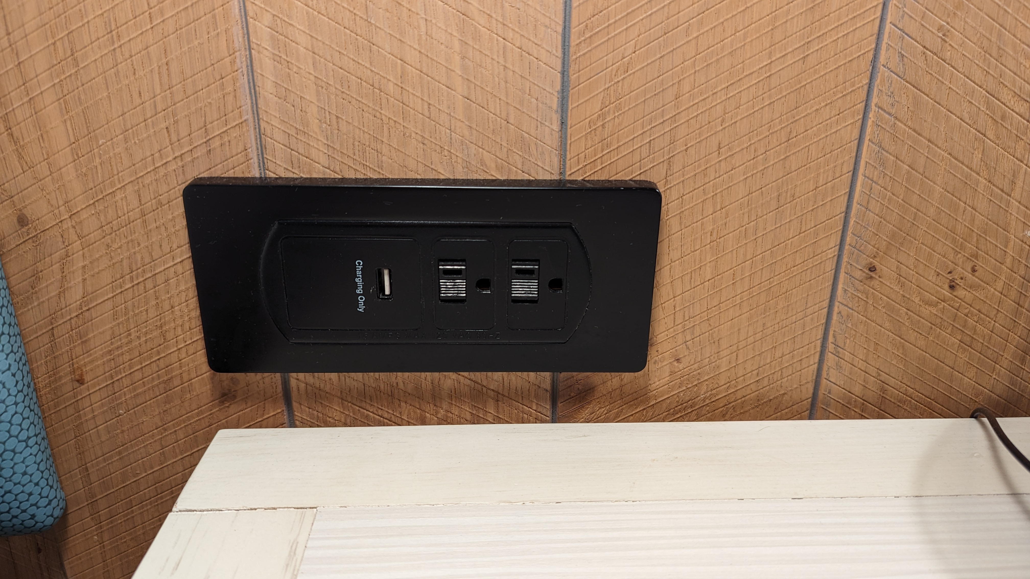 SunCoast Park Hotel Anaheim guestroom desk outlets