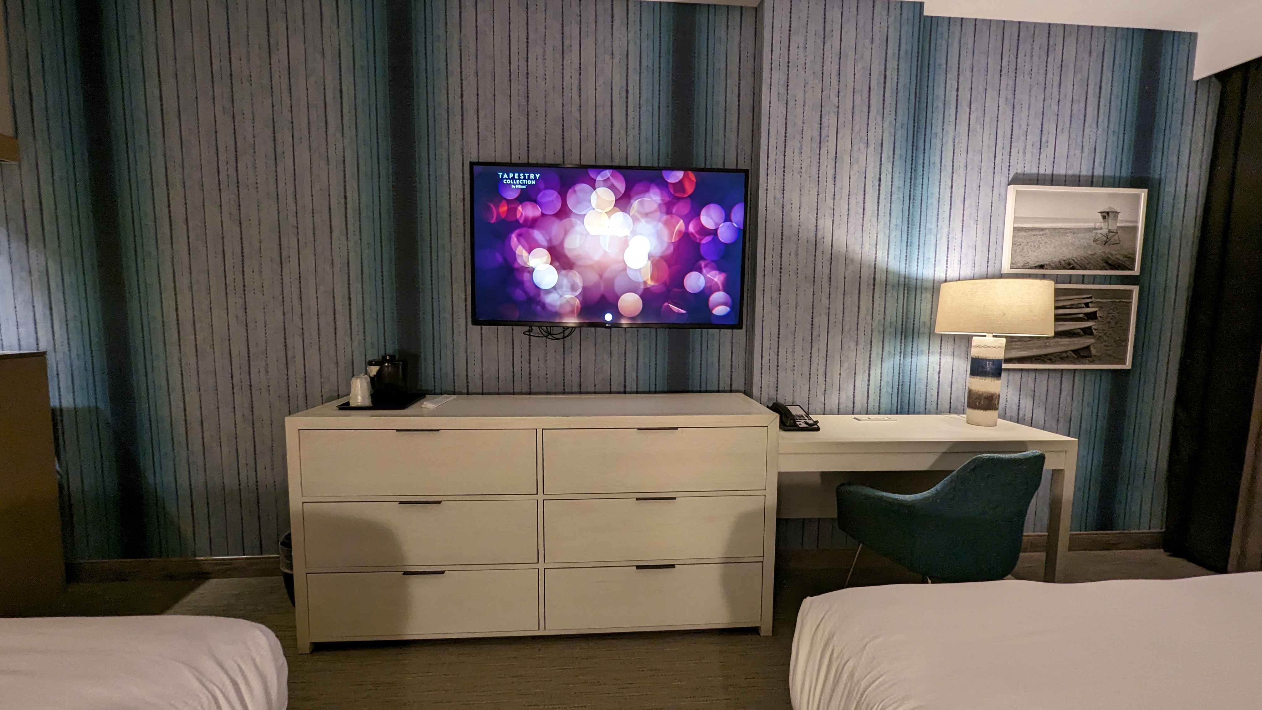 SunCoast Park Hotel Anaheim guestroom dresser