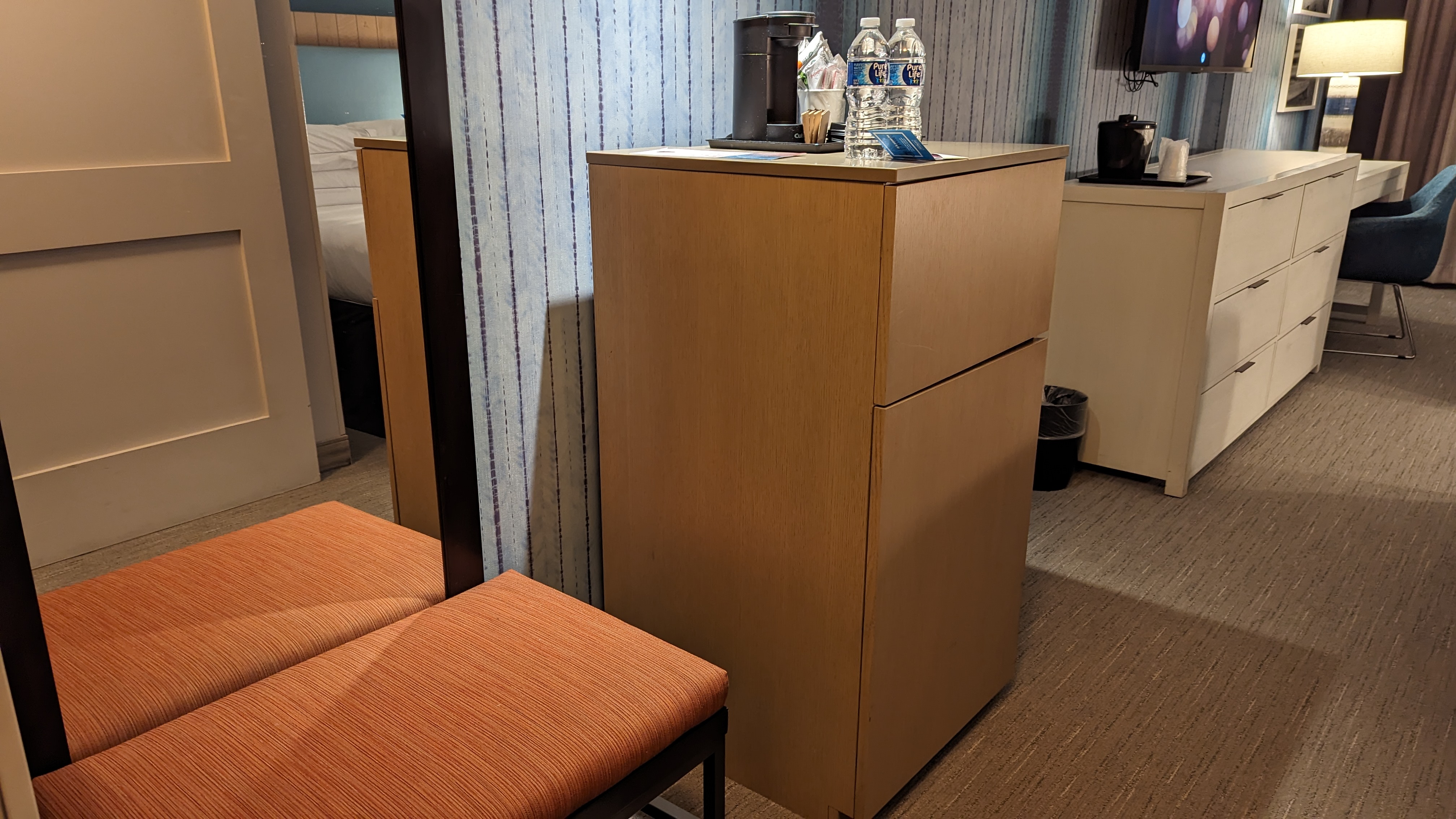 SunCoast Park Hotel Anaheim guestroom entry