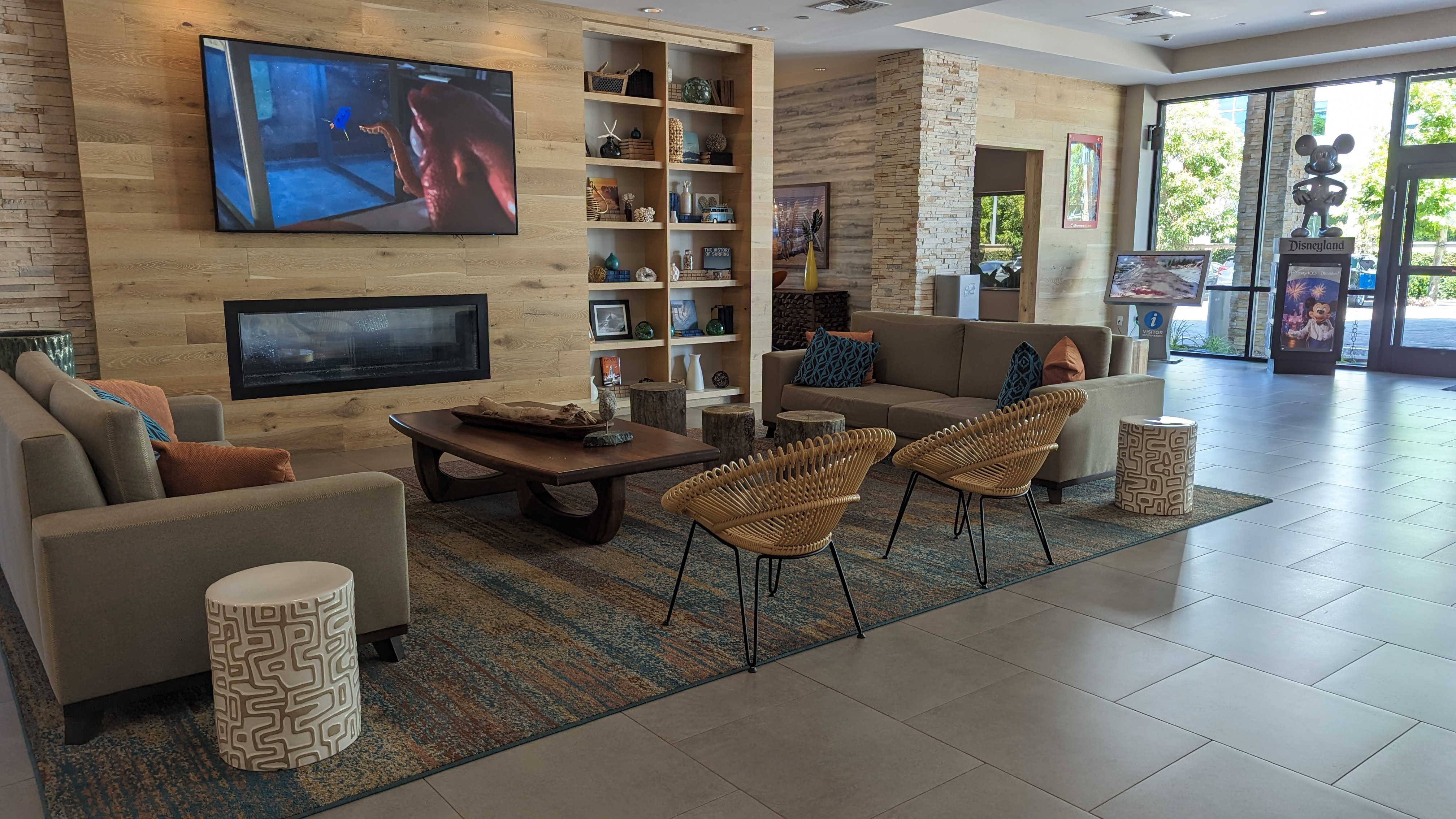 SunCoast Park Hotel Anaheim lobby entry seating