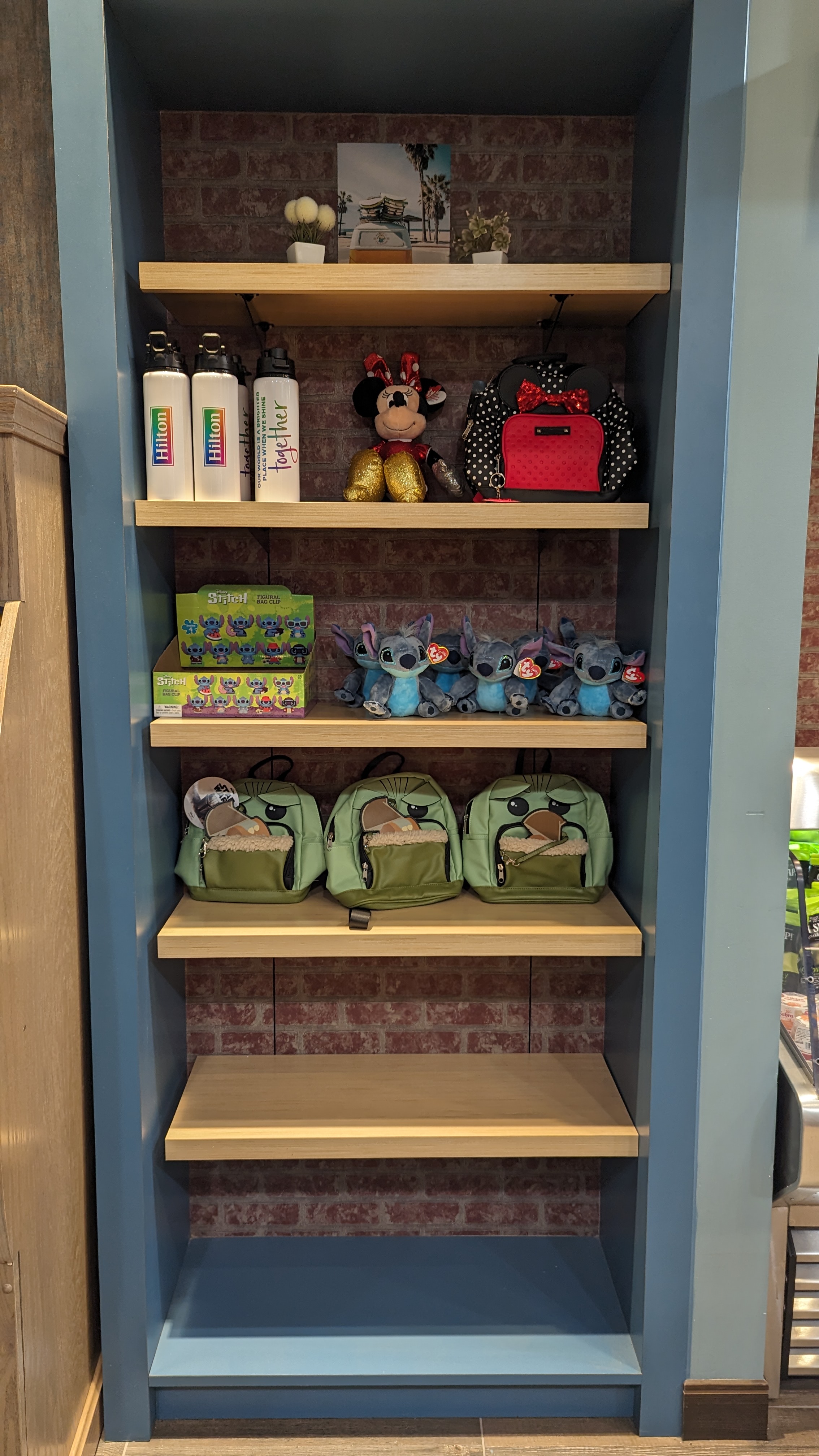 SunCoast Park Hotel Anaheim lobby market souvenirs