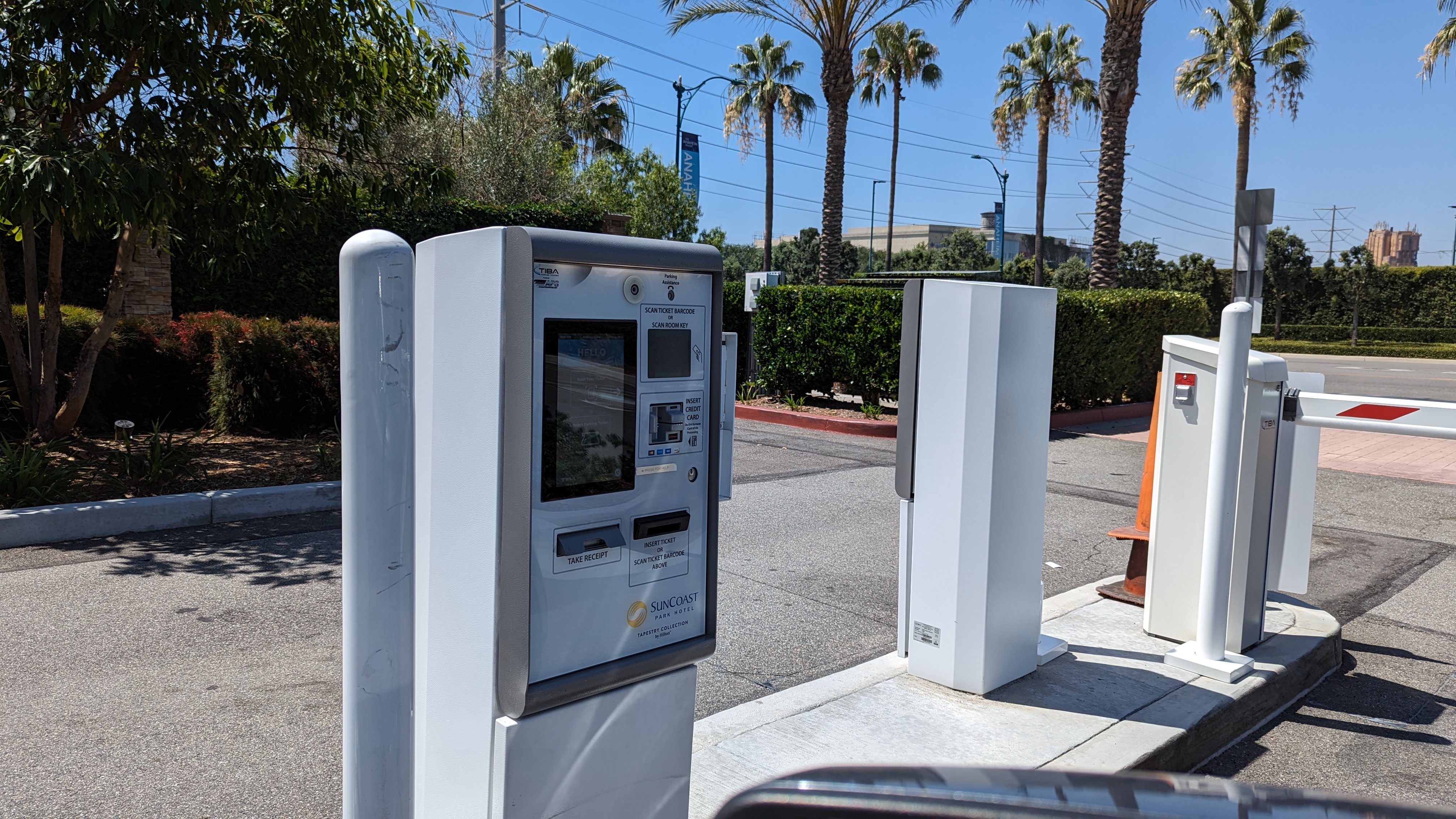 SunCoast Park Hotel Anaheim parking gate
