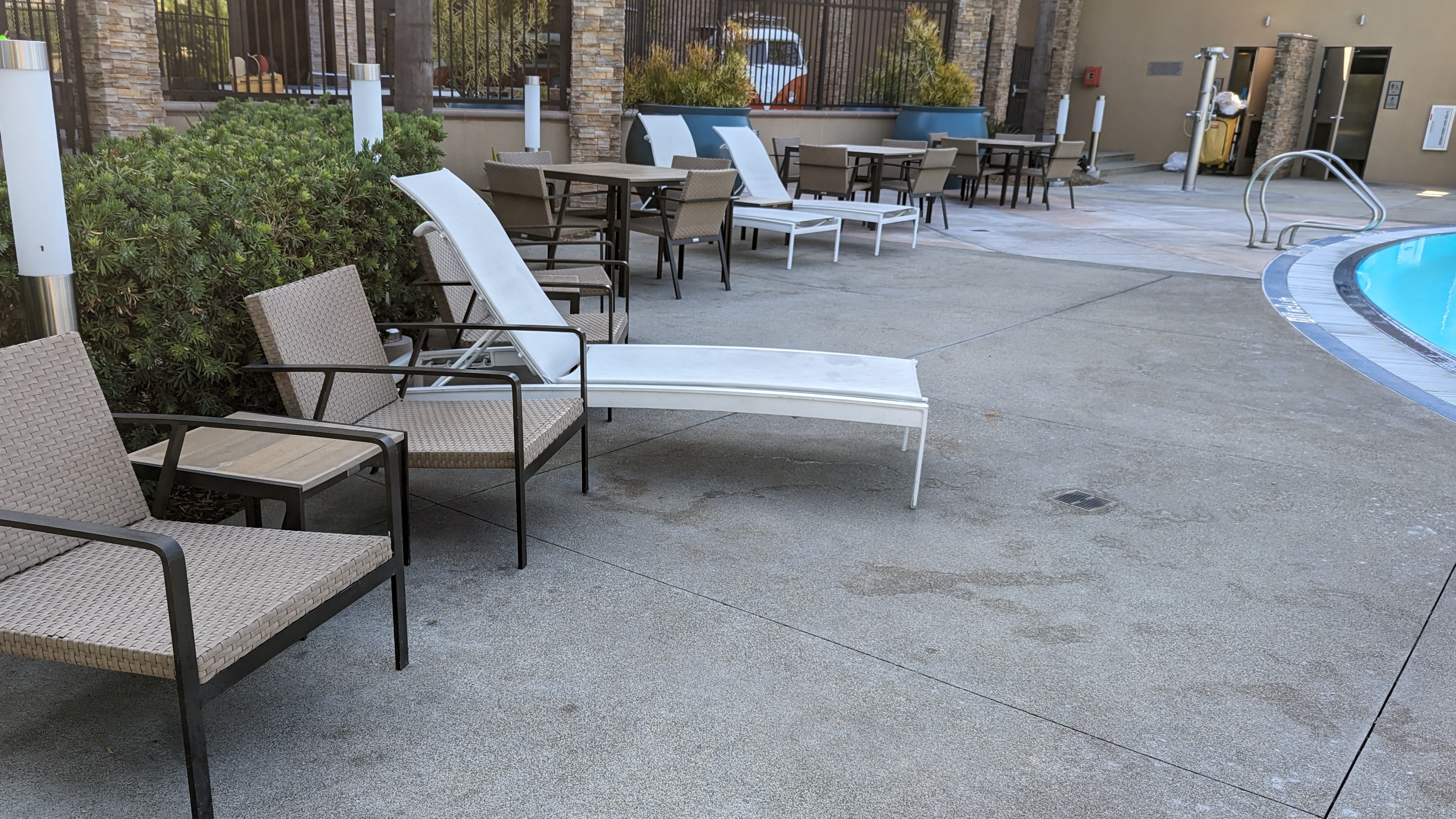 SunCoast Park Hotel Anaheim pool loungers