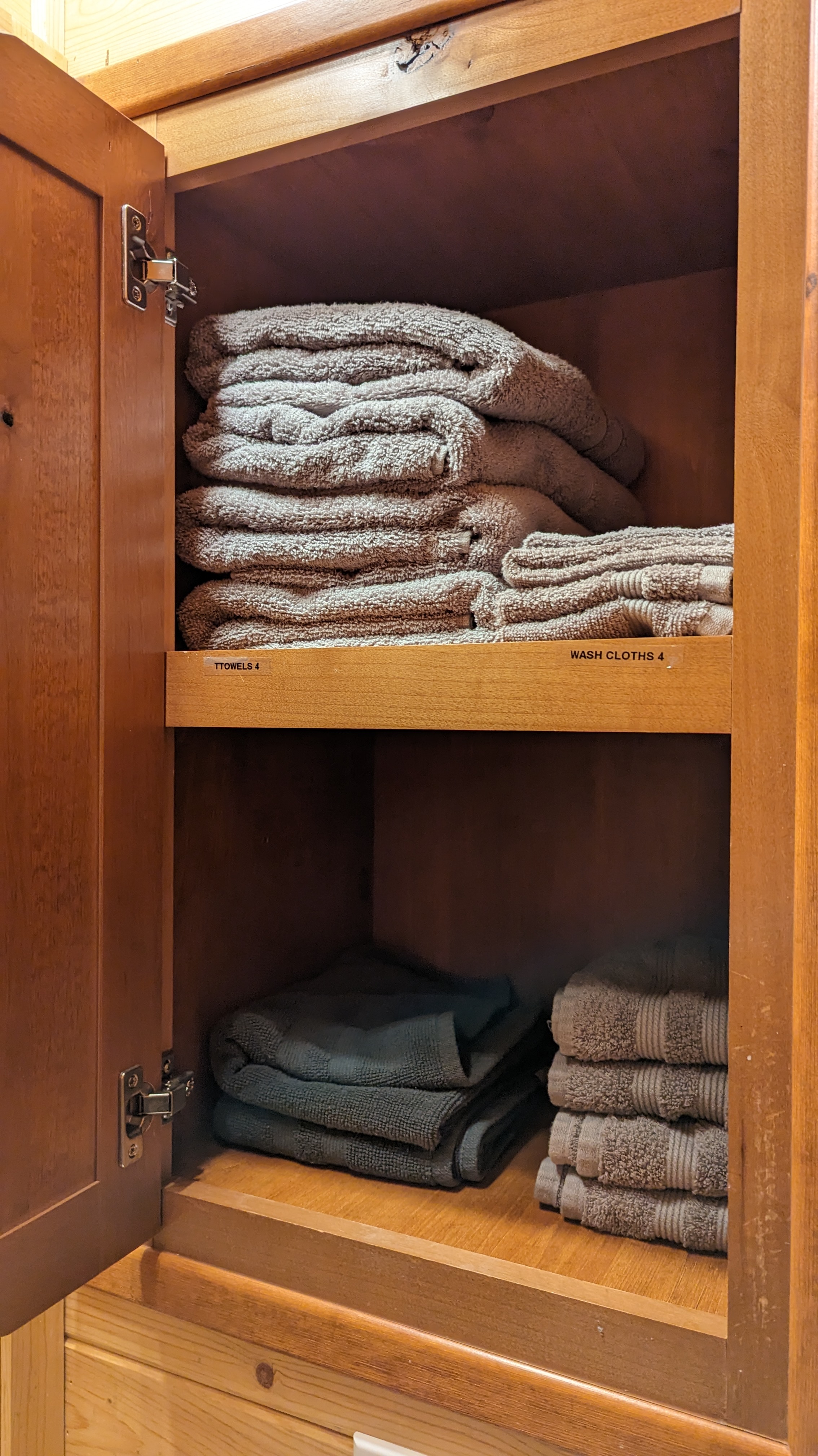 Thousand Trails Colorado River cabin bathroom towels Thousand Trails Colorado River cabin bathroom towels