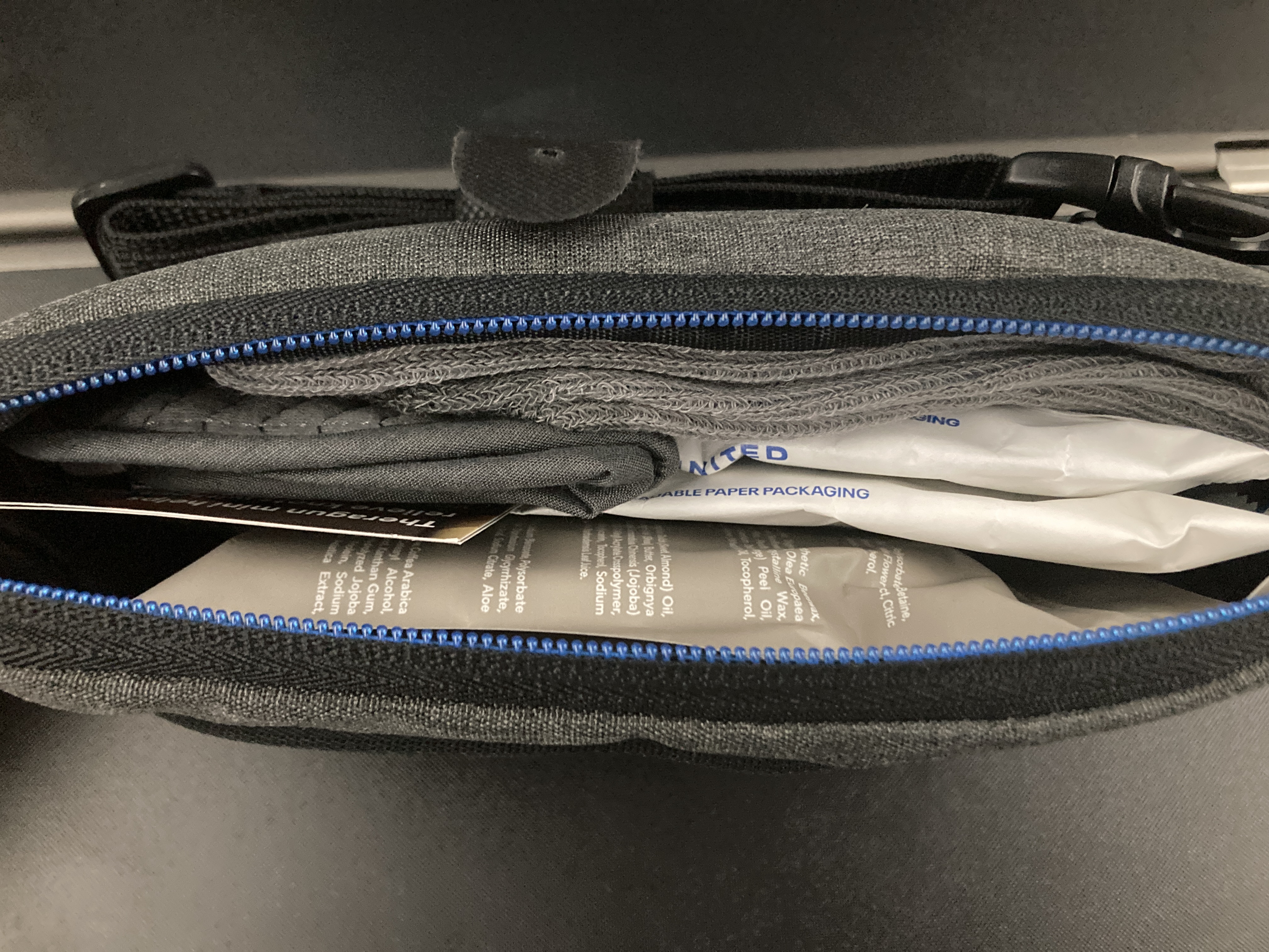 United Polaris business class 787 10 amenity kit open HND LAX