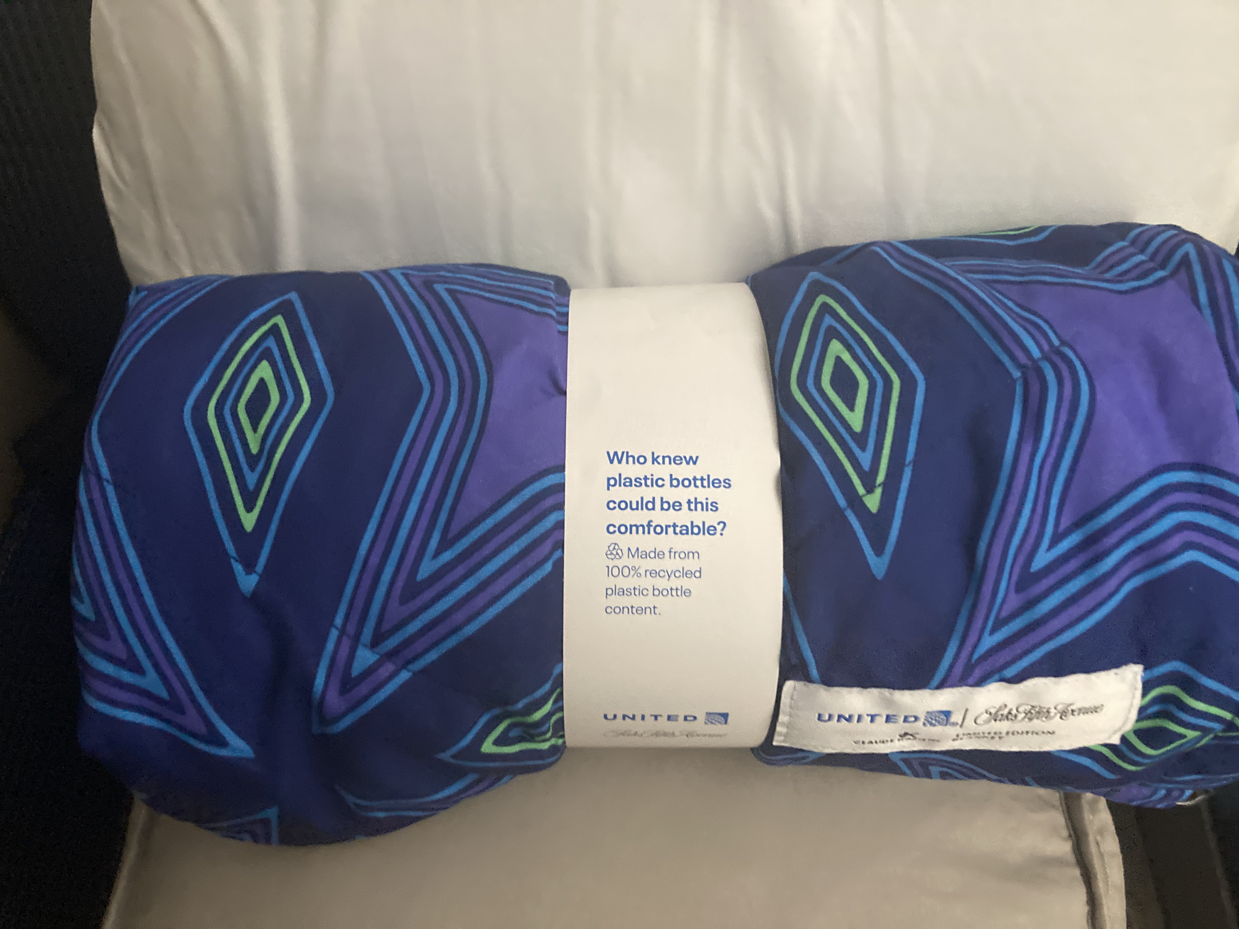 United Polaris business class 787 10 blanket closeup HND LAX