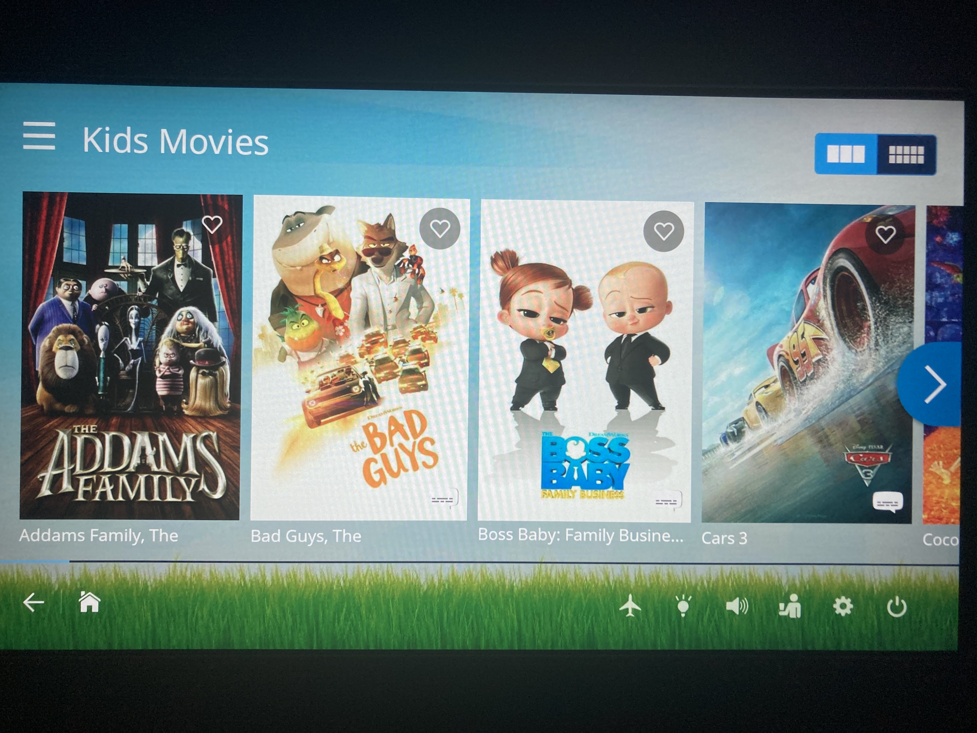 United Polaris business class 787 10 entertainment kids movies HND LAX