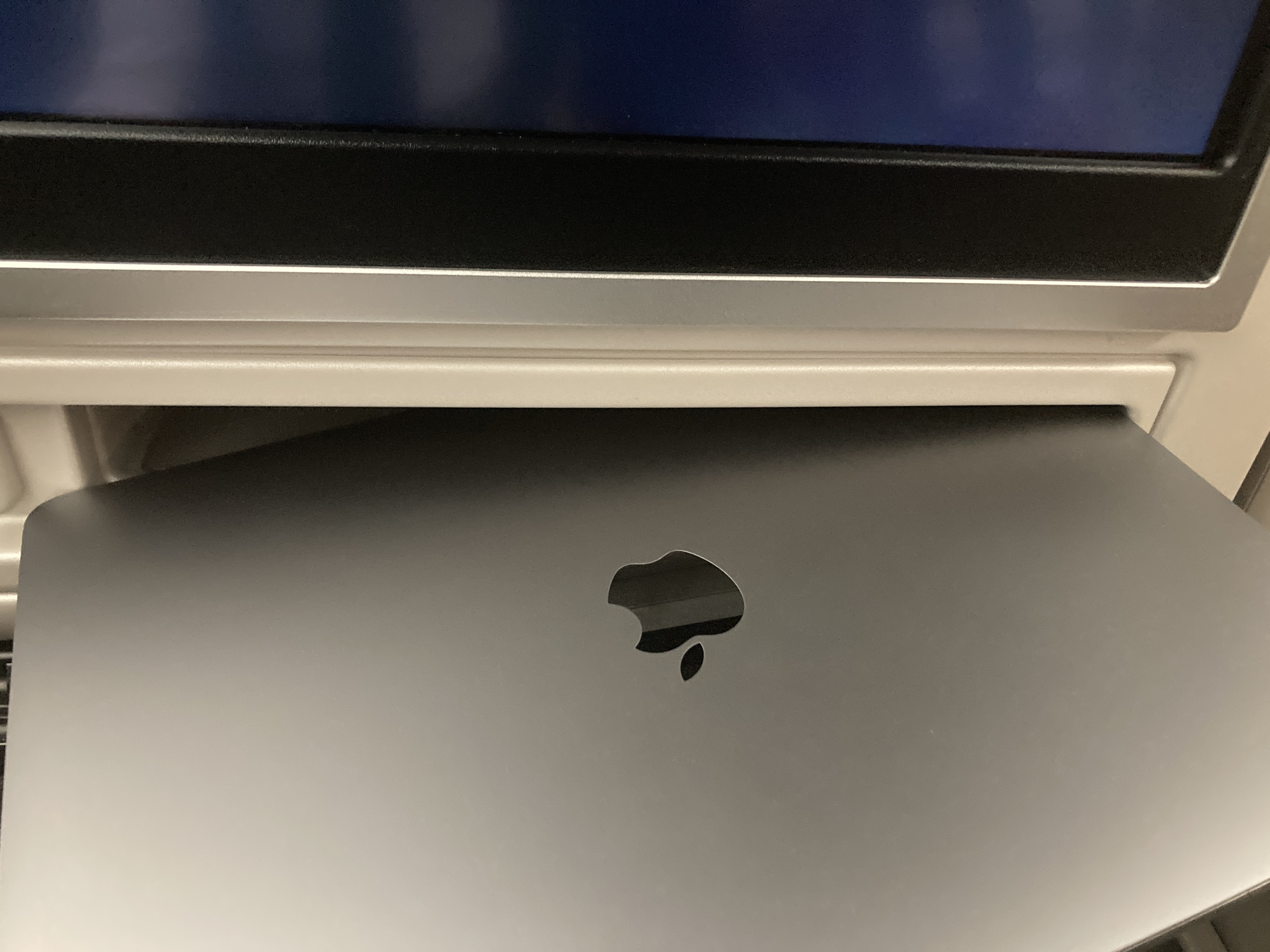 United Polaris business class 787 10 no space for laptop HND LAX