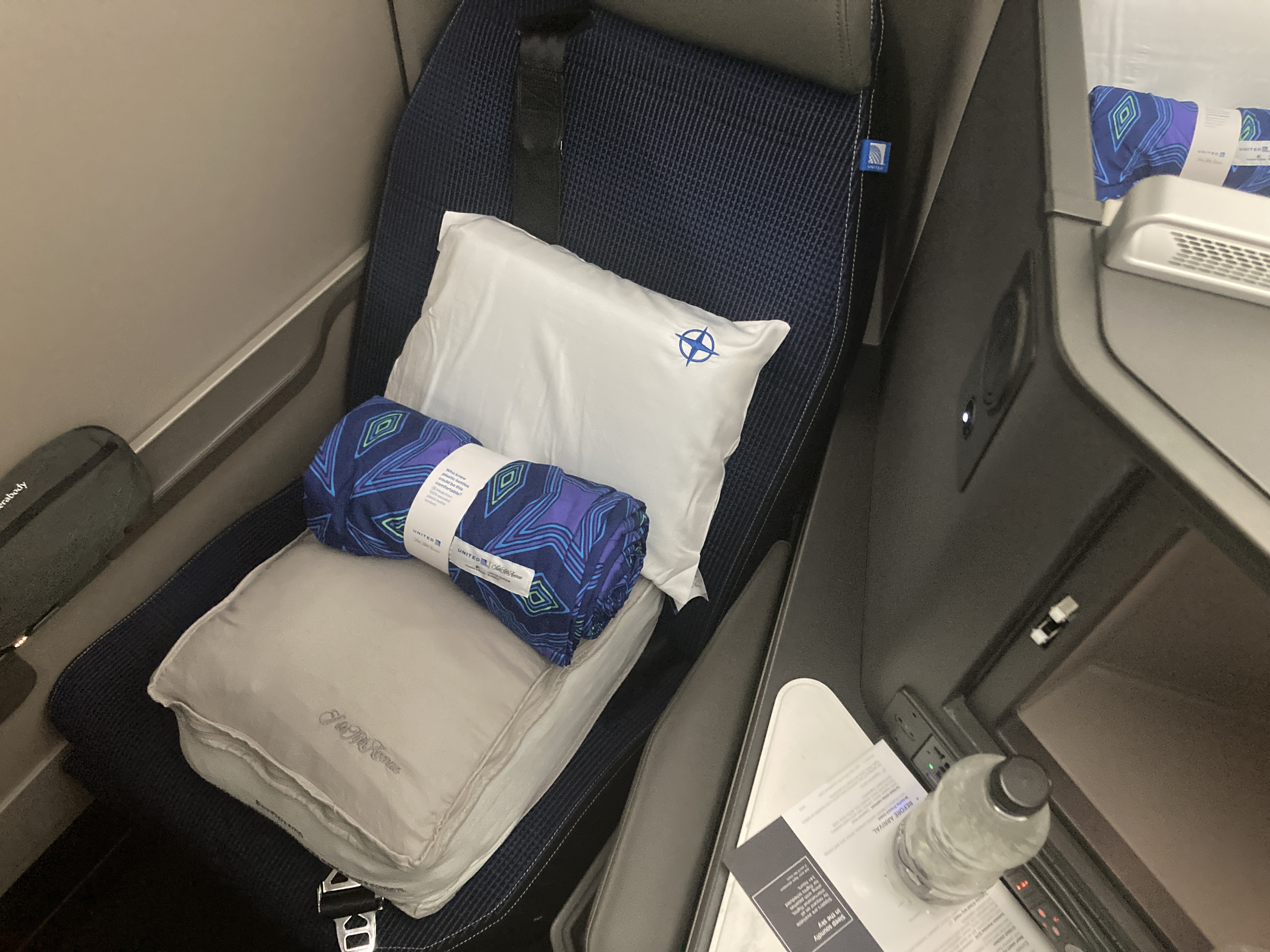 United Polaris meal service United Polaris business class 787 10 seat closeup HND LAX