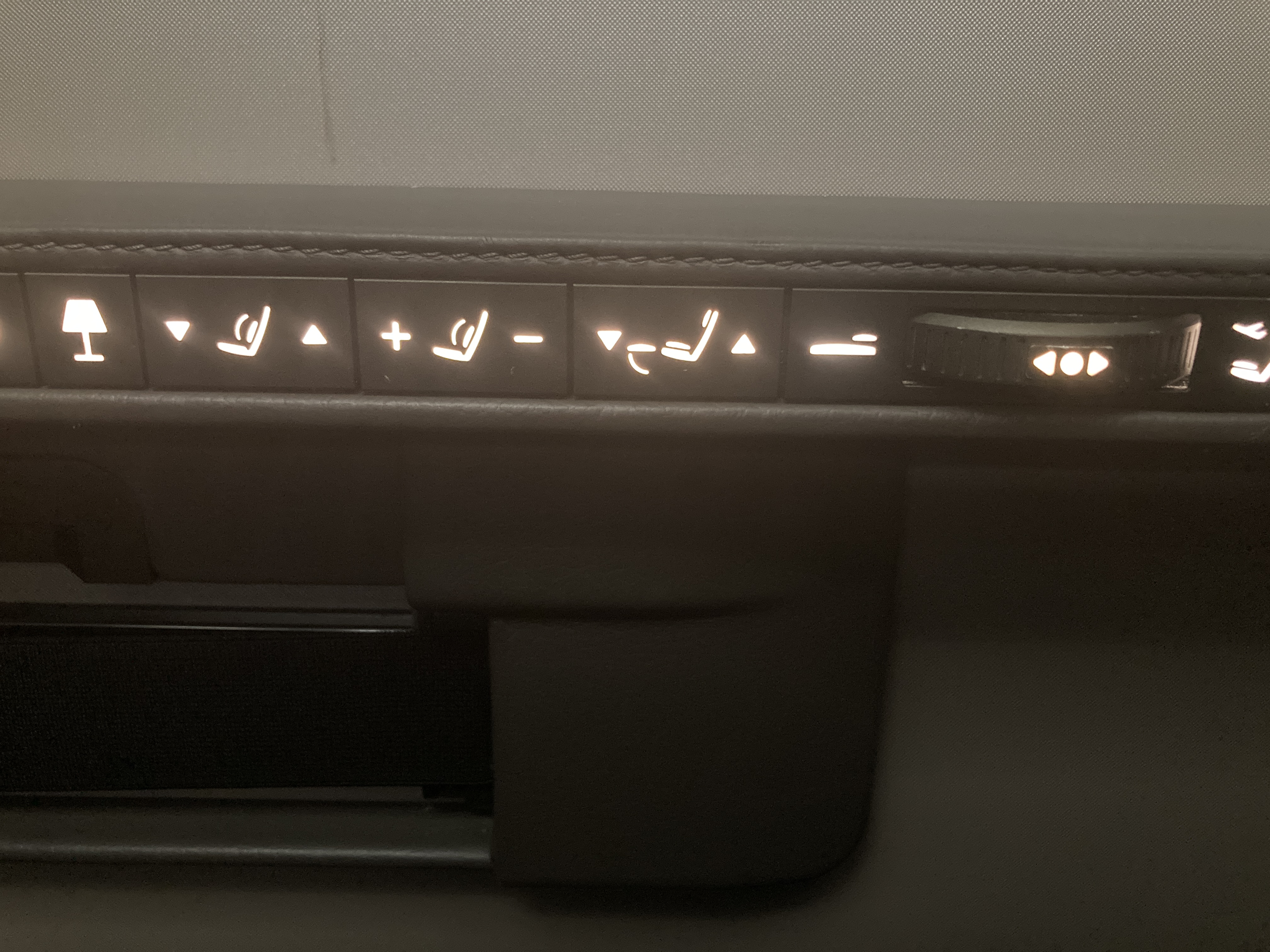 United Polaris business class 787 10 seat controls HND LAX