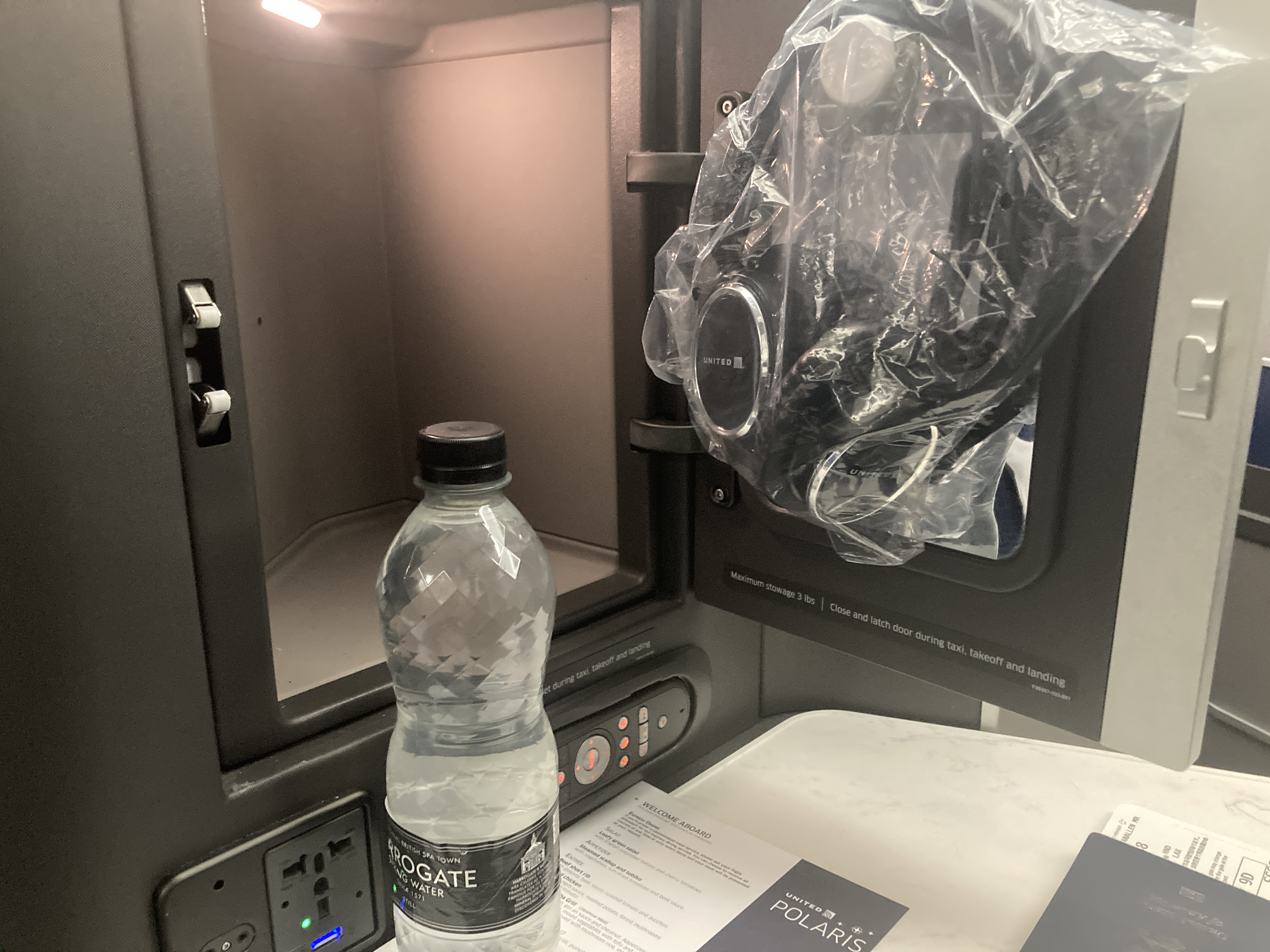 United Polaris business class 787 10 storage HND LAX