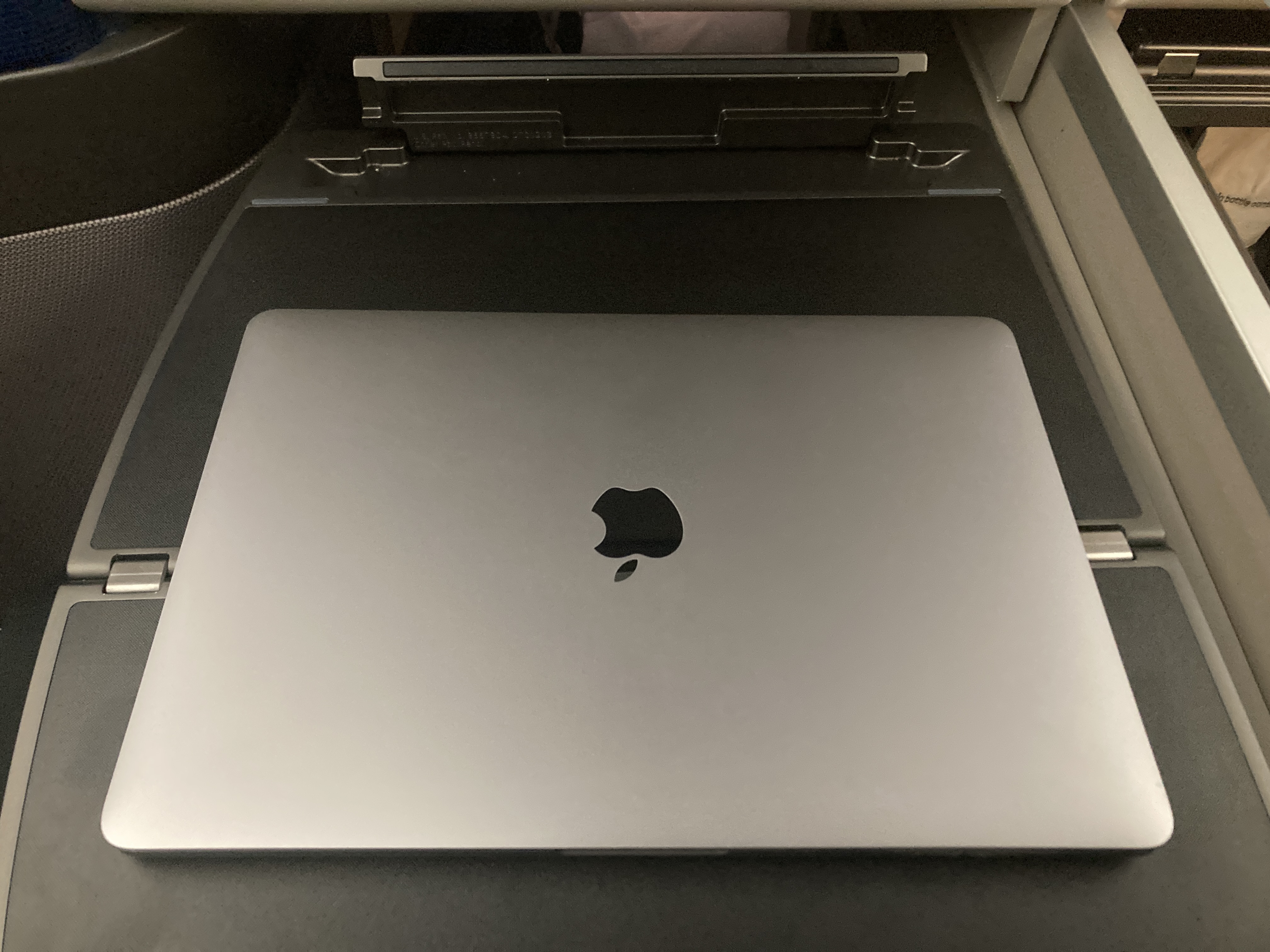 United Polaris business class 787 10 tray table with laptop HND LAX