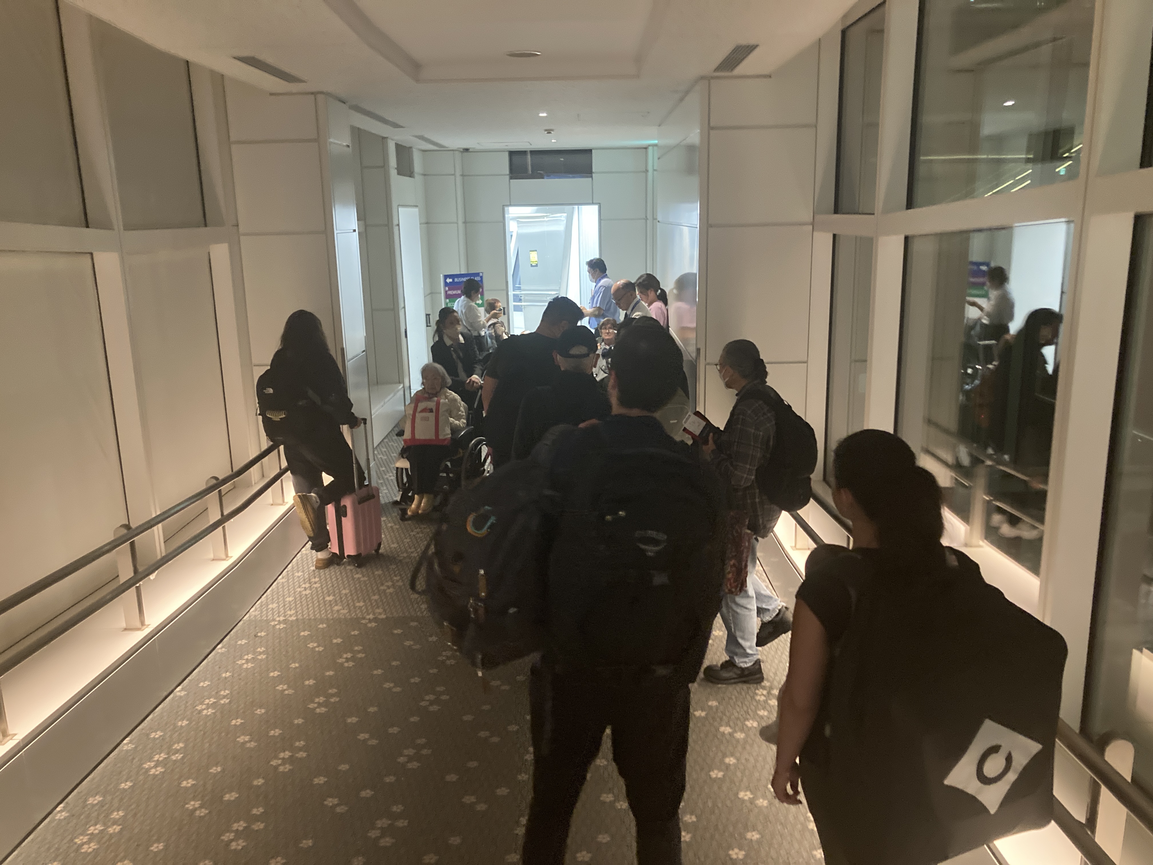 United Polaris business class boarding at HND
