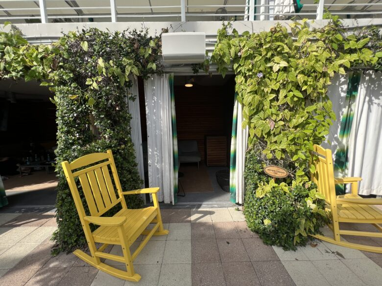 Kimpton Surfcomber Poolside Cabanas