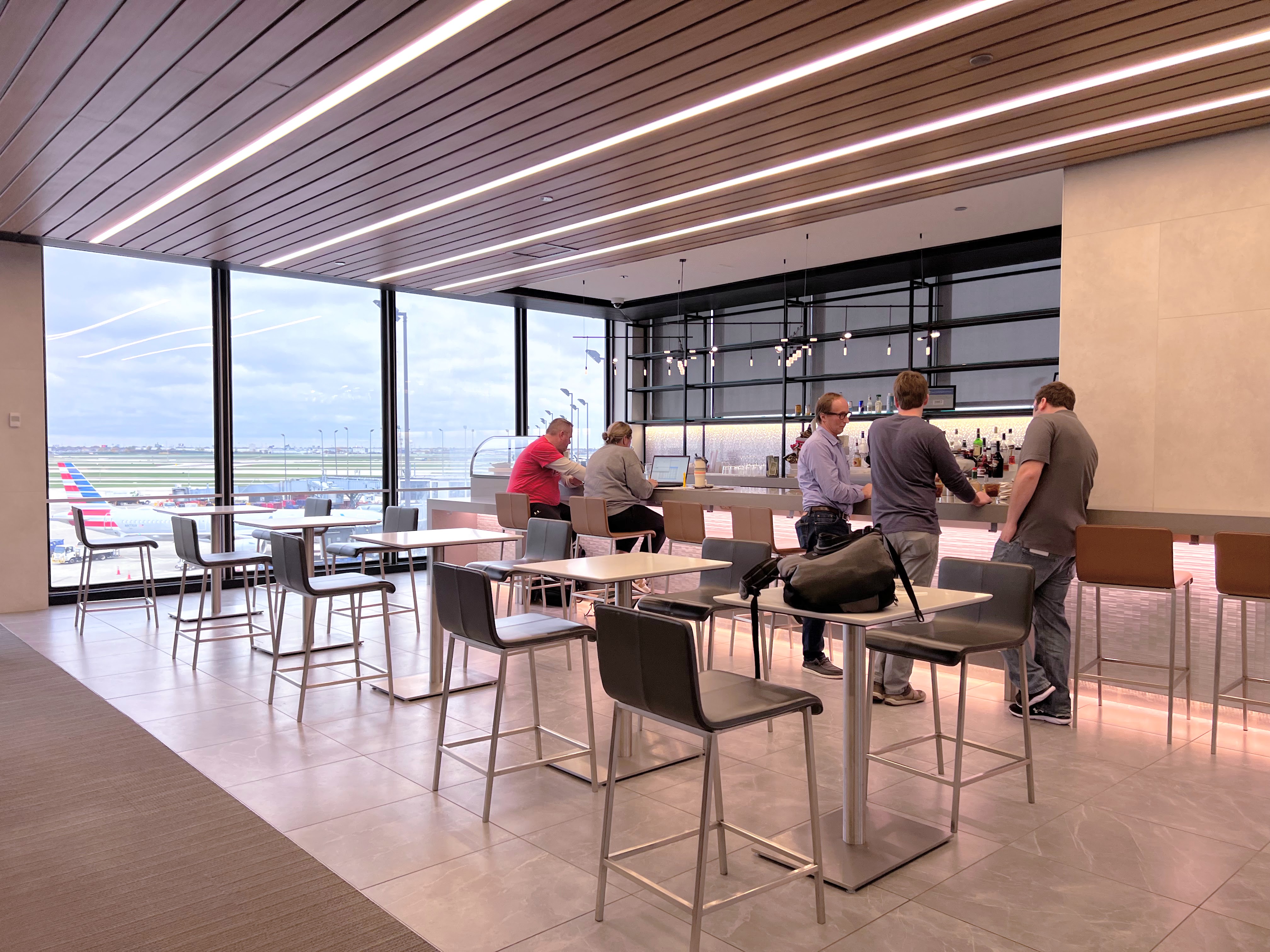 Admirals Club ORD Concourse HK bar and view of runway Admirals Club ORD Concourse HK bar and view of runway