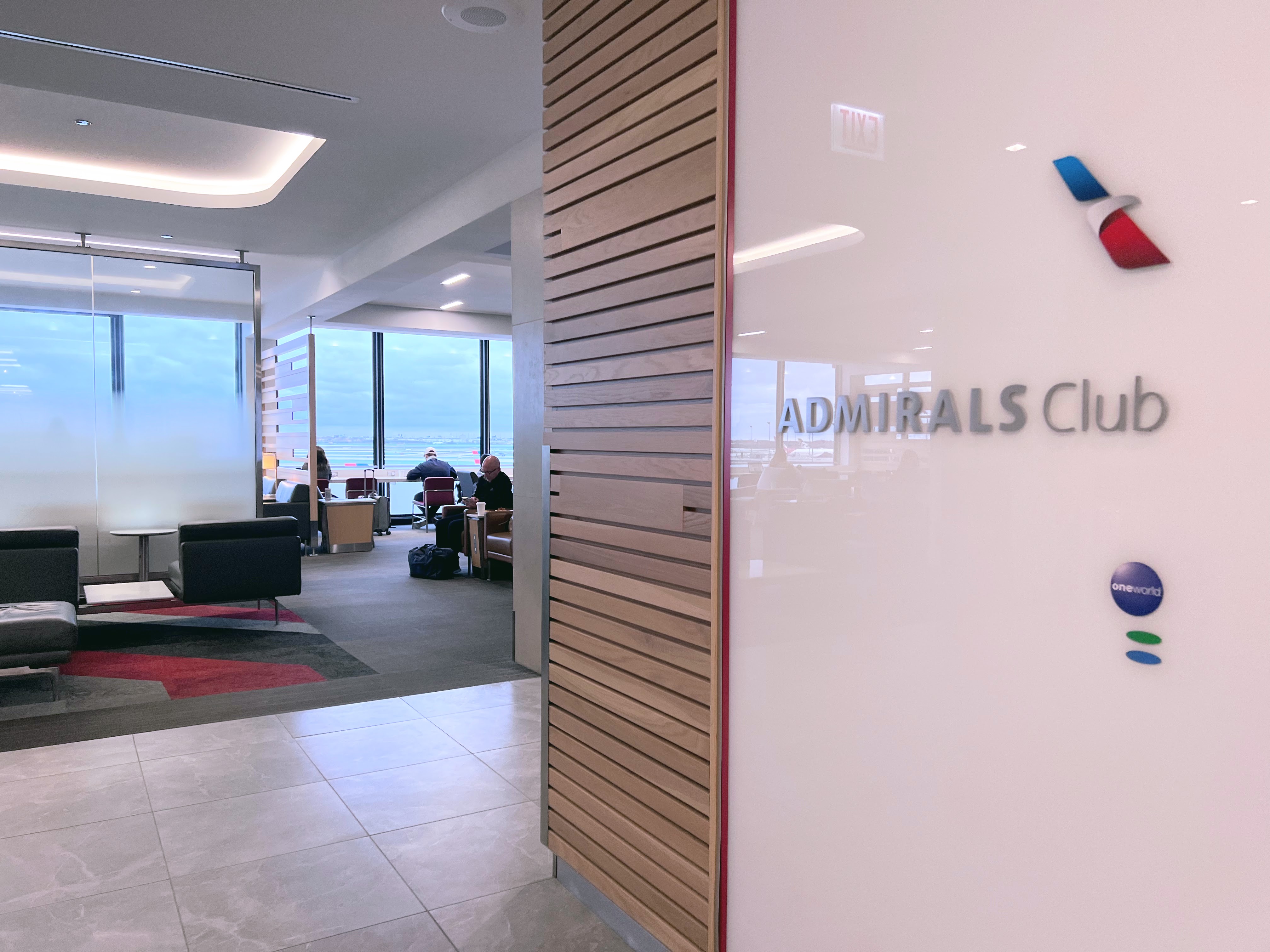 Admirals Club ORD Concourse HK entrance