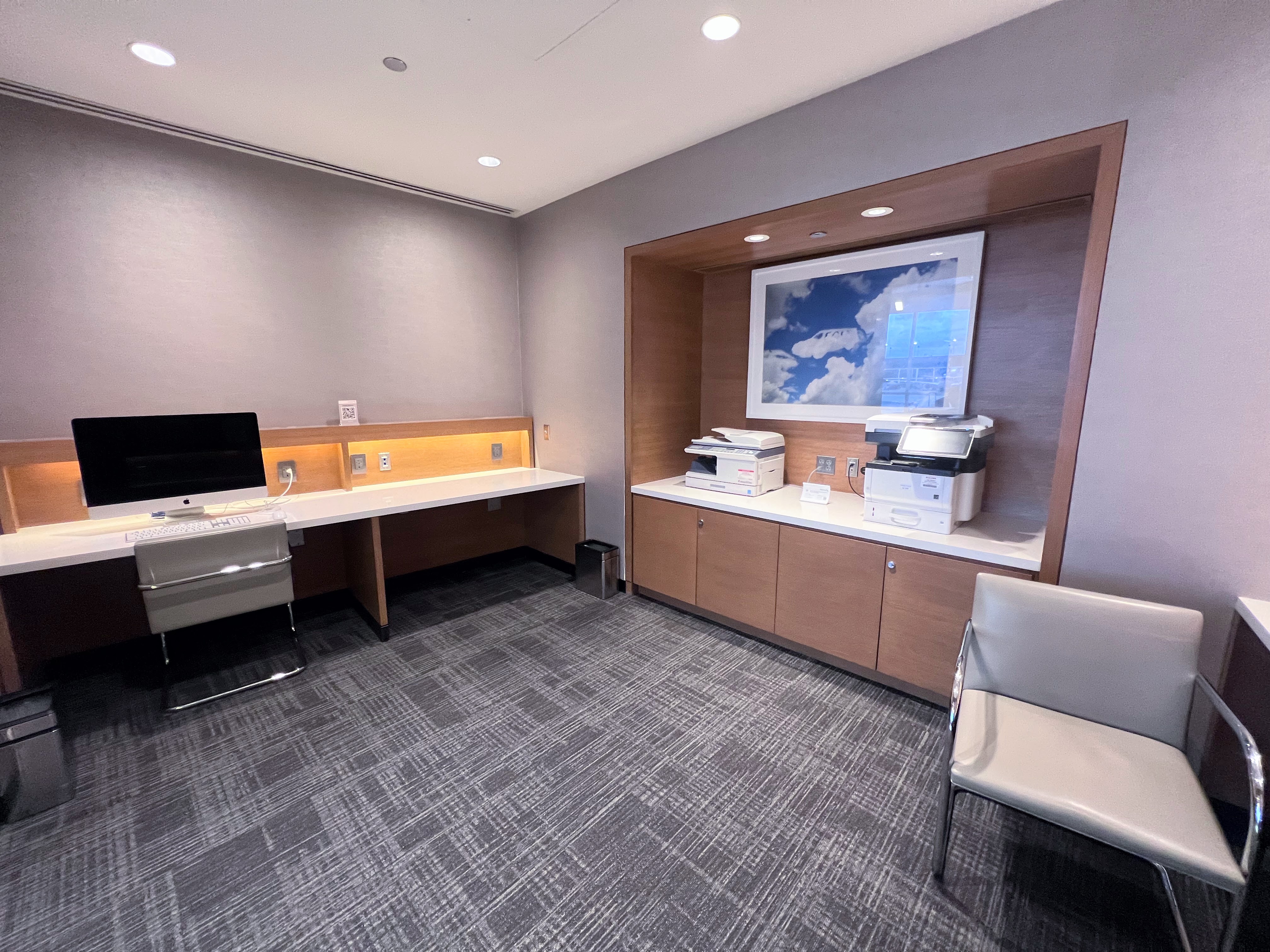 Admirals Club lounge at ORD business center Admirals Club lounge at ORD business center