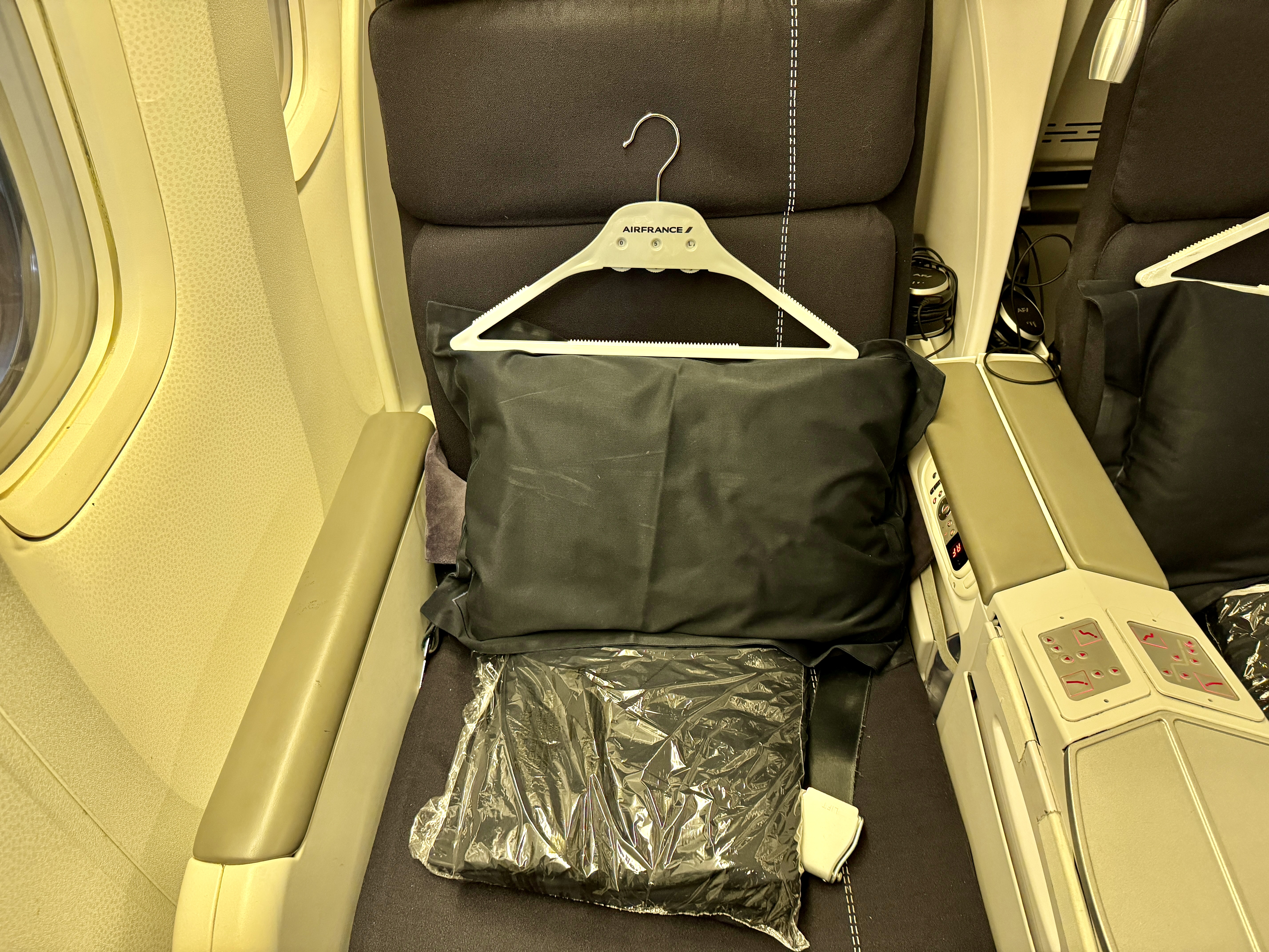 Air France 777 Business Class At Seat Amenities Air France 777 Business Class At Seat Amenities
