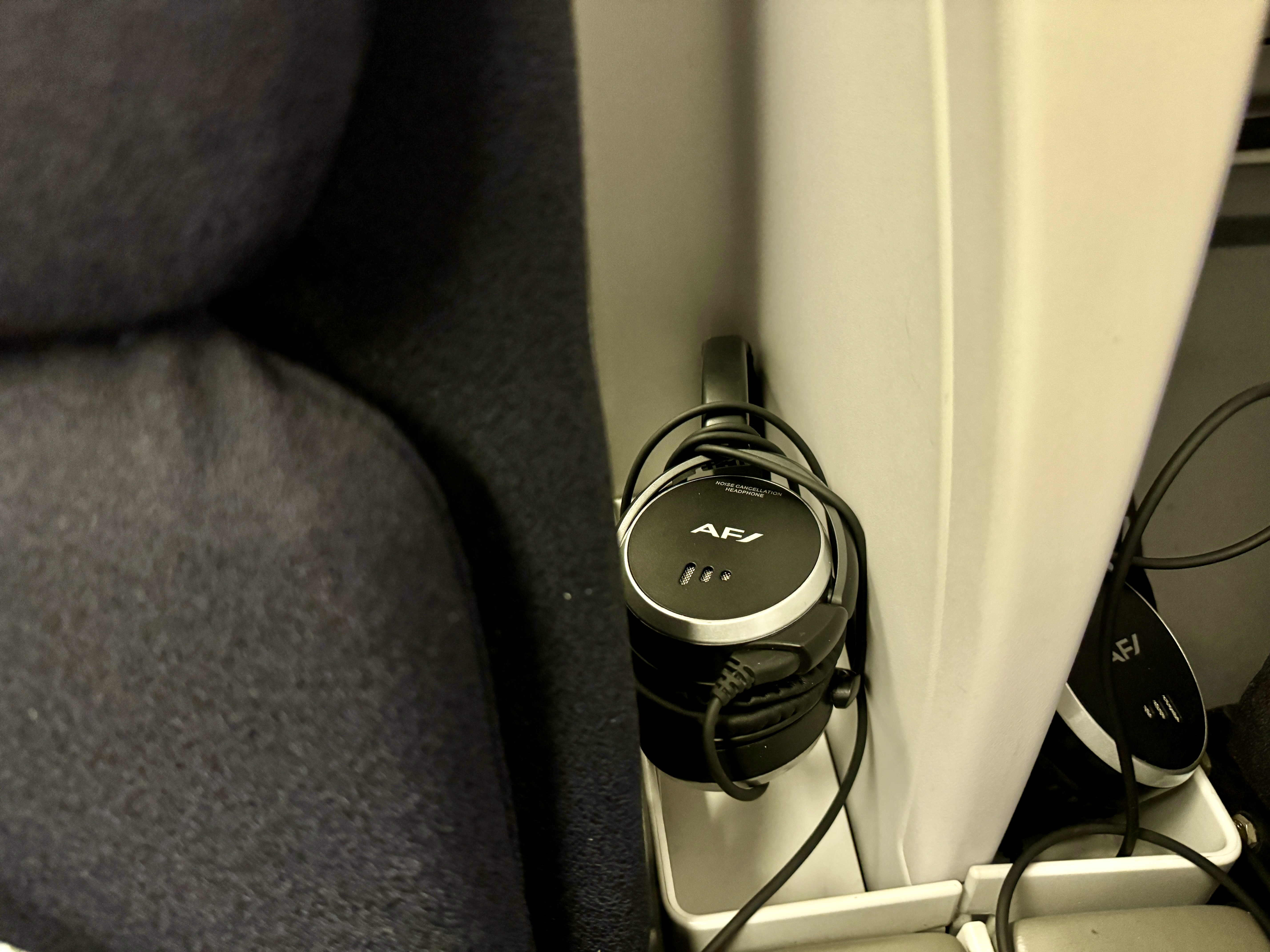 Air France 777 Business Class Headphones Air France 777 Business Class Headphones