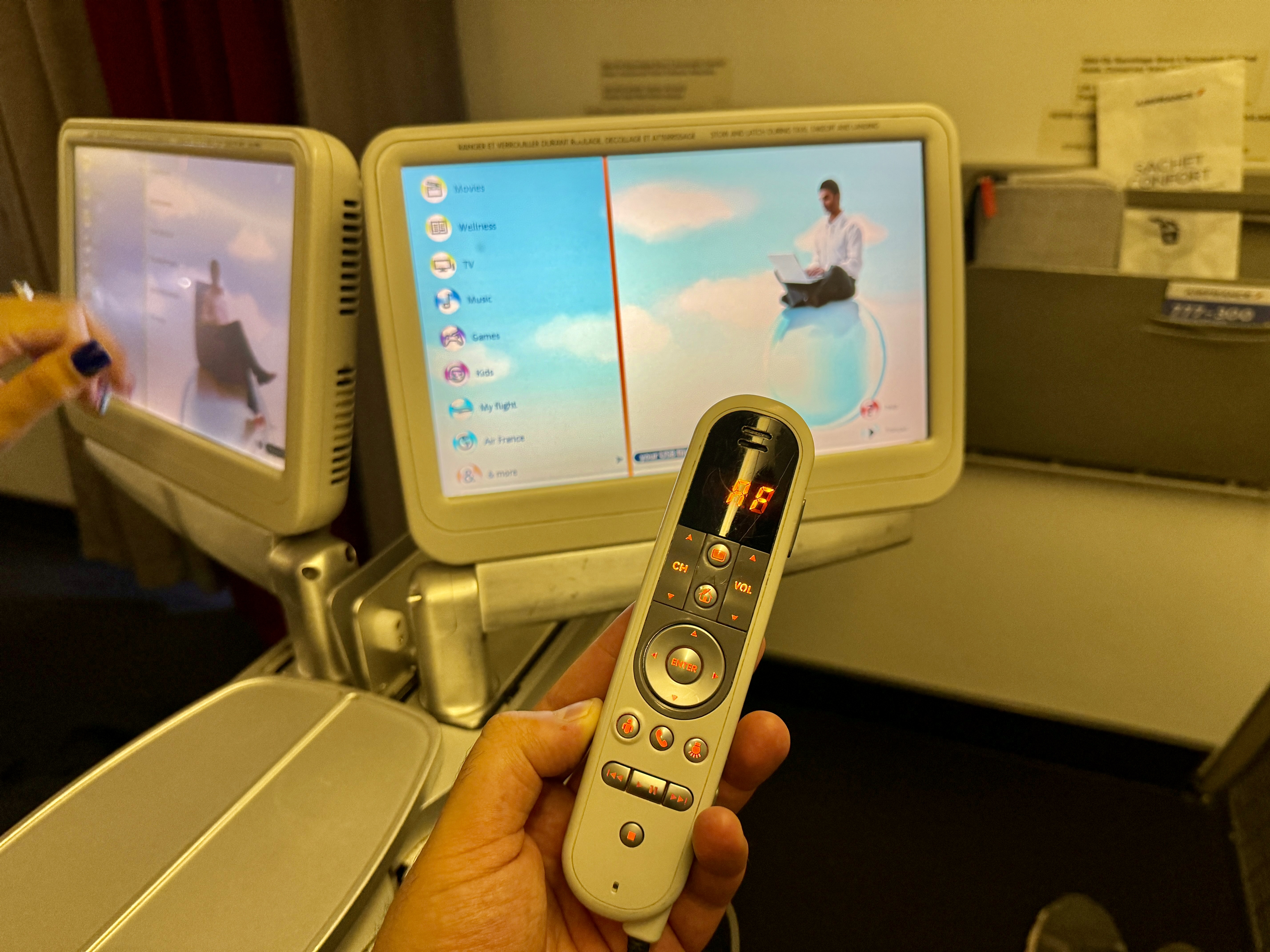 Air France 777 Business Class IFE System Air France 777 Business Class IFE System