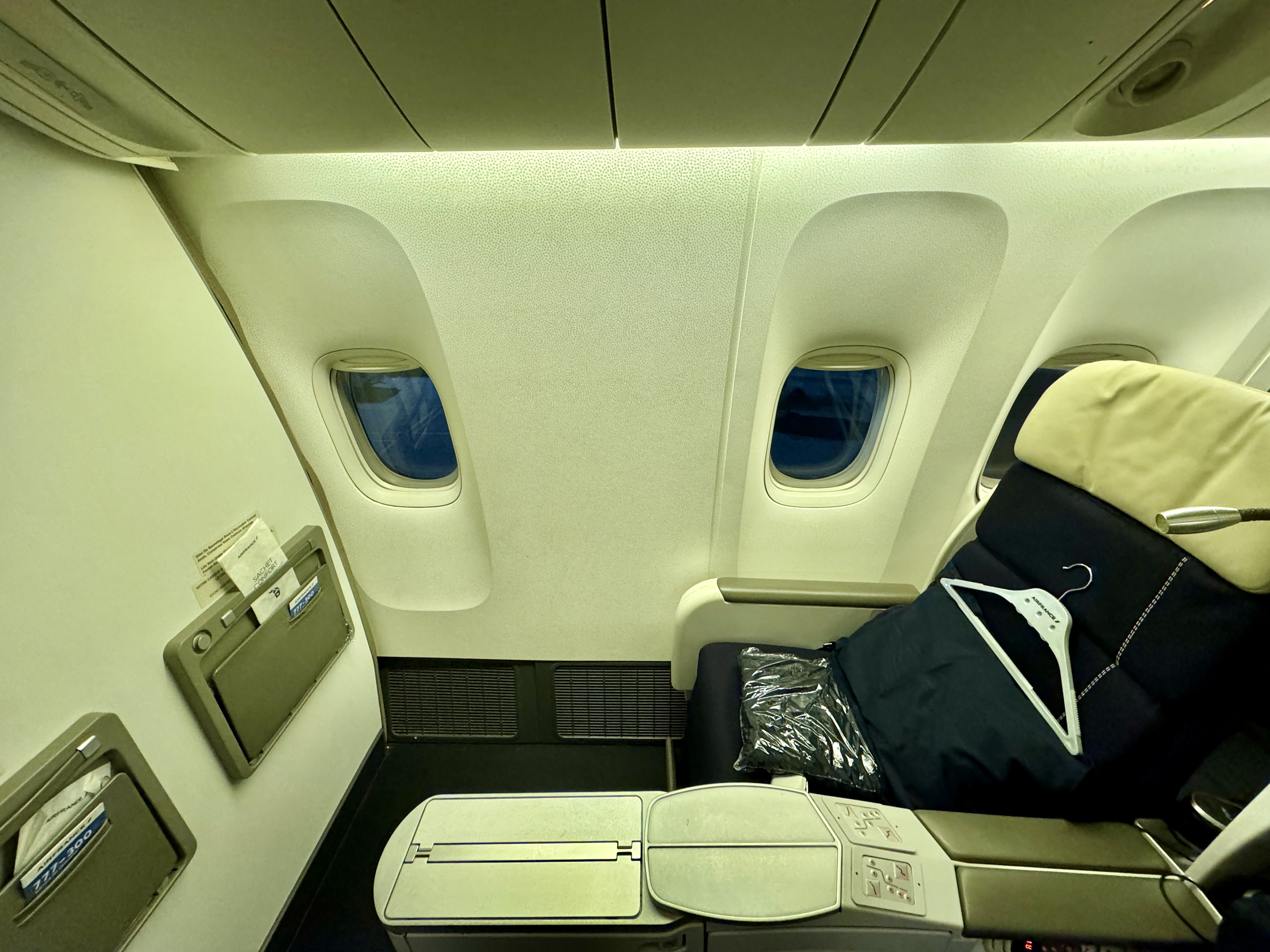 Air France 777 Business Class Seat 5L Windows Air France 777 Business Class Seat 5L Windows