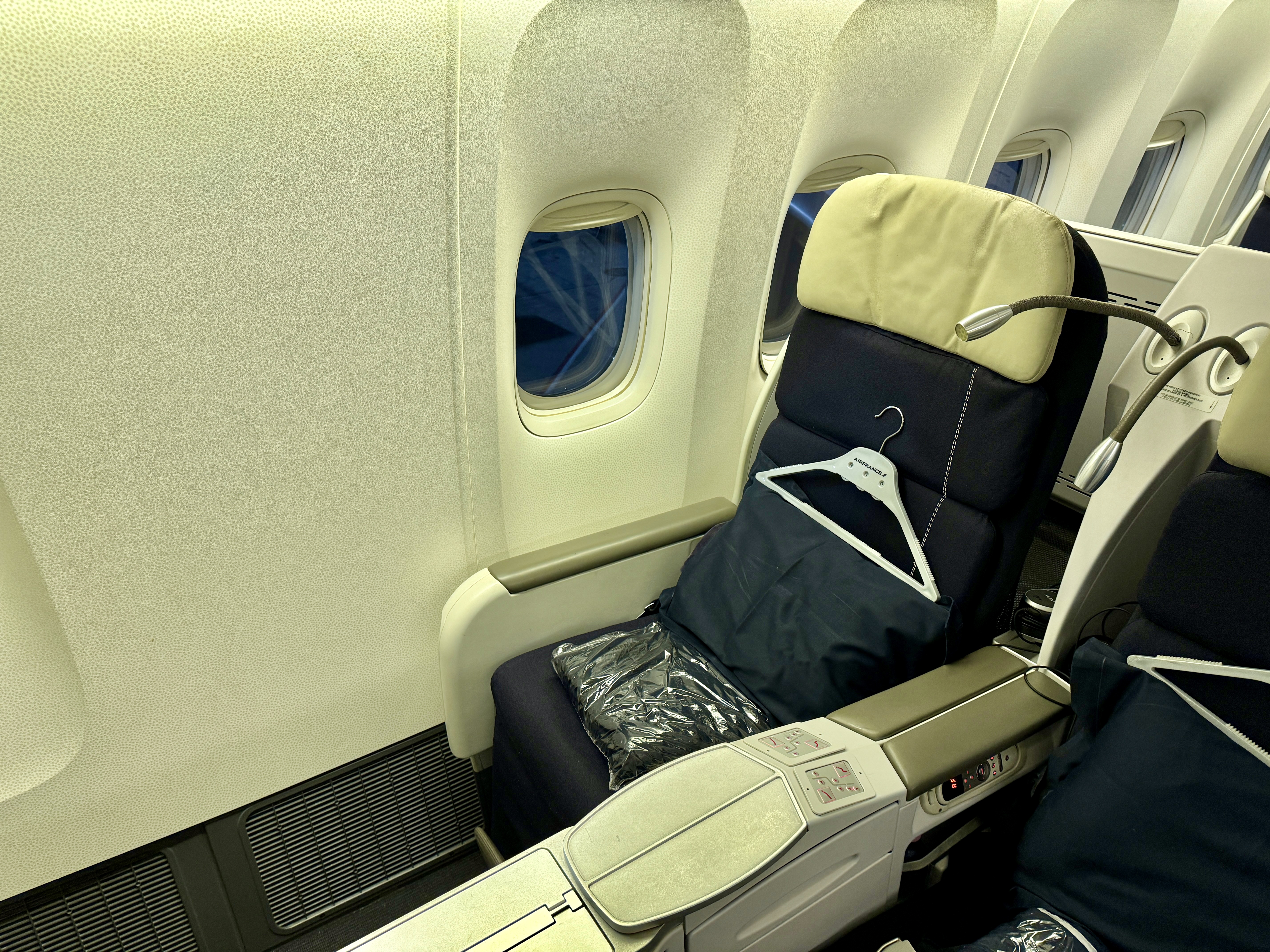 Air France new business class seat Air France 777 Business Class Seat 5L