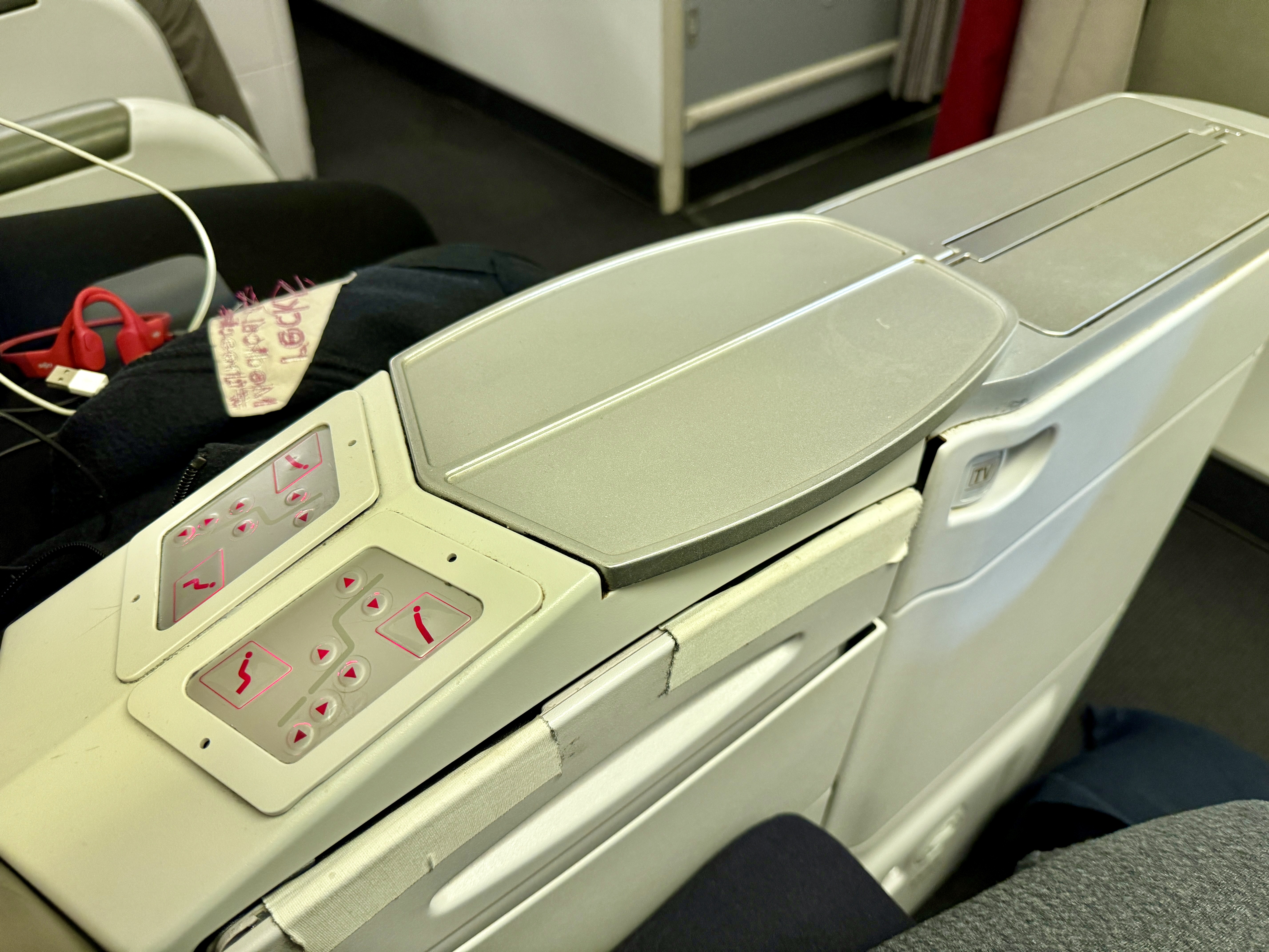 Air France 777 Business Class Seat Controls Air France 777 Business Class Seat Controls