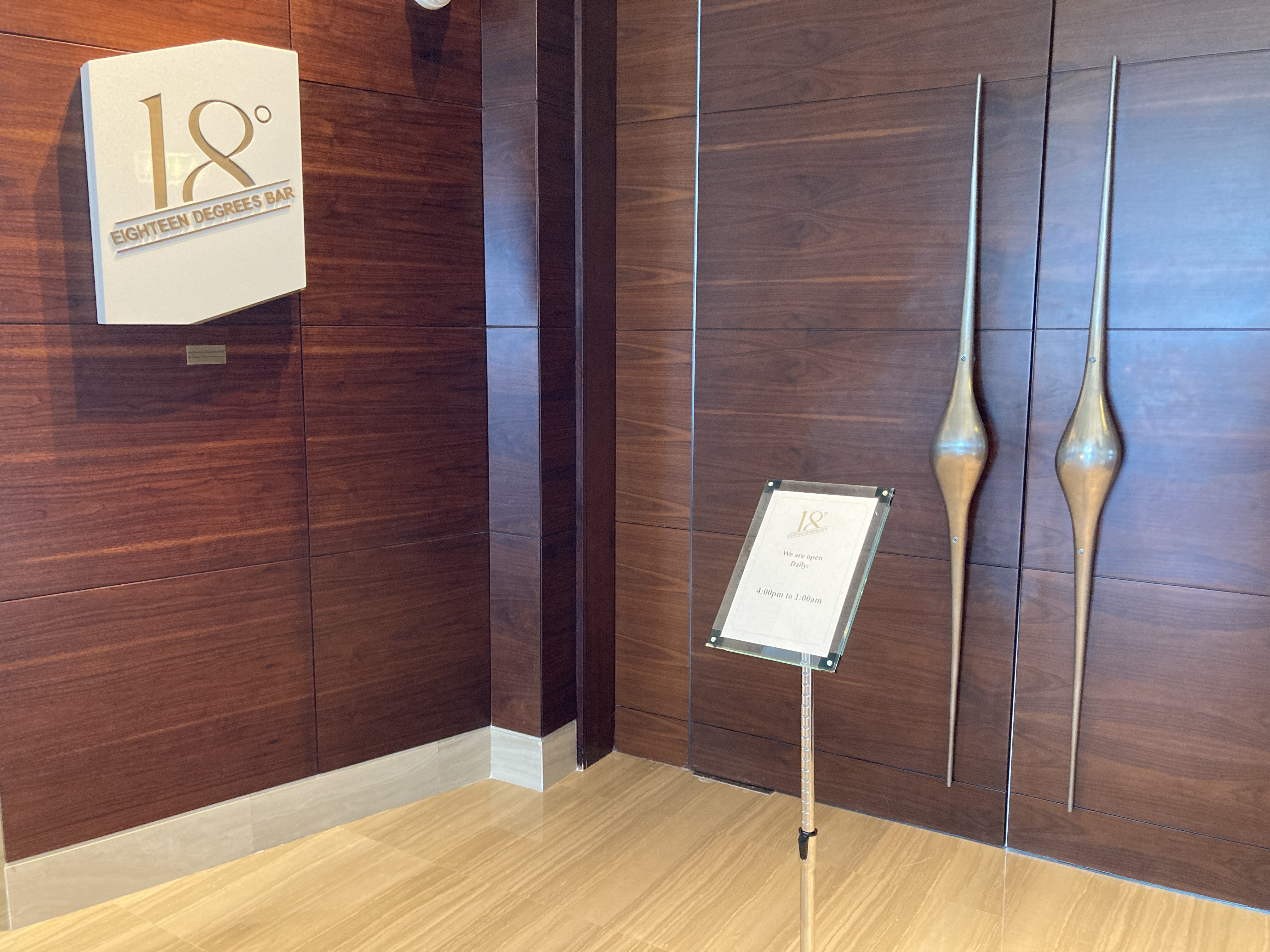 Andaz Capital Gate Abu Dhabi Eighteen Degrees Bar