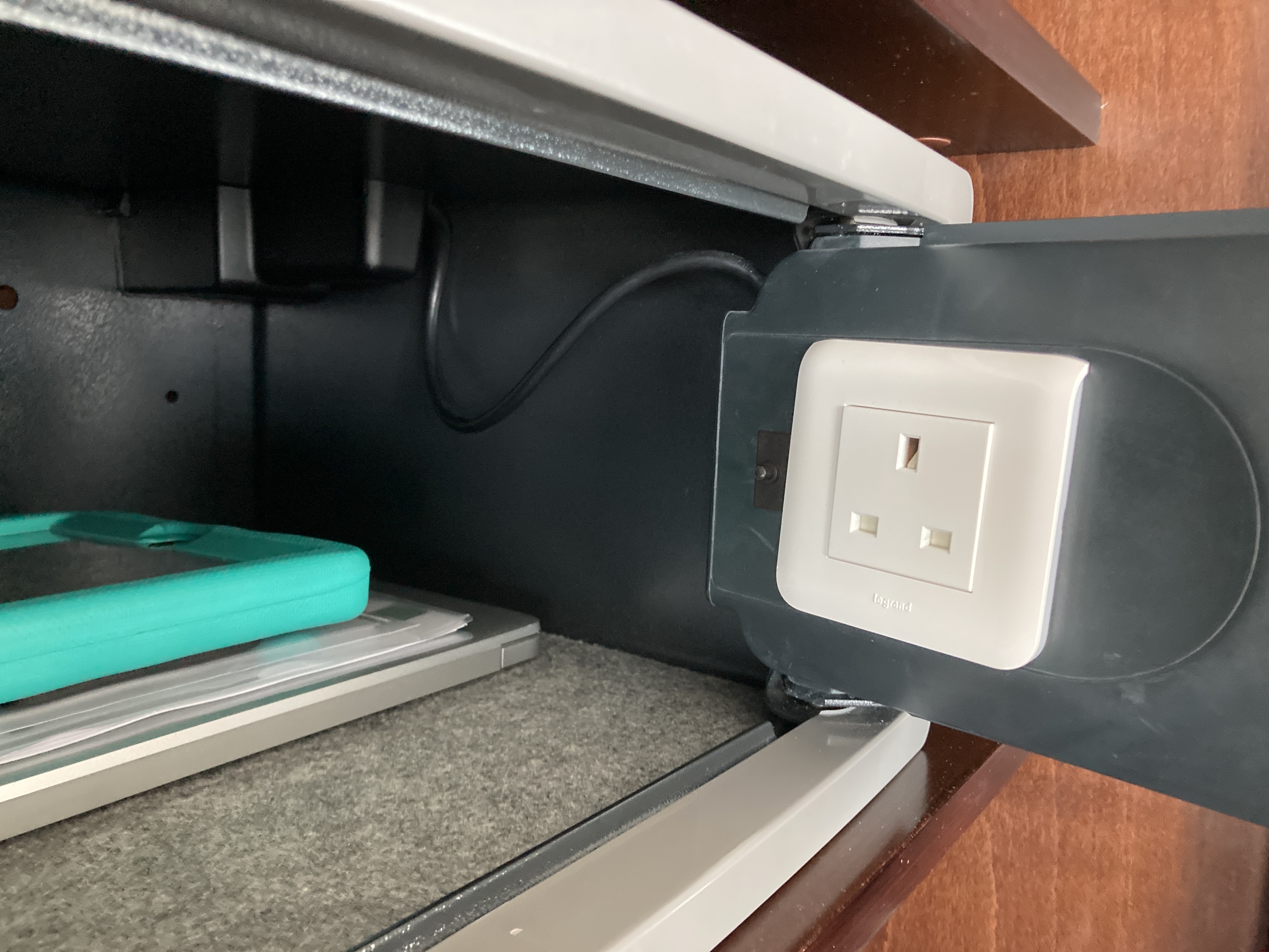 Andaz Capital Gate Abu Dhabi safe outlet