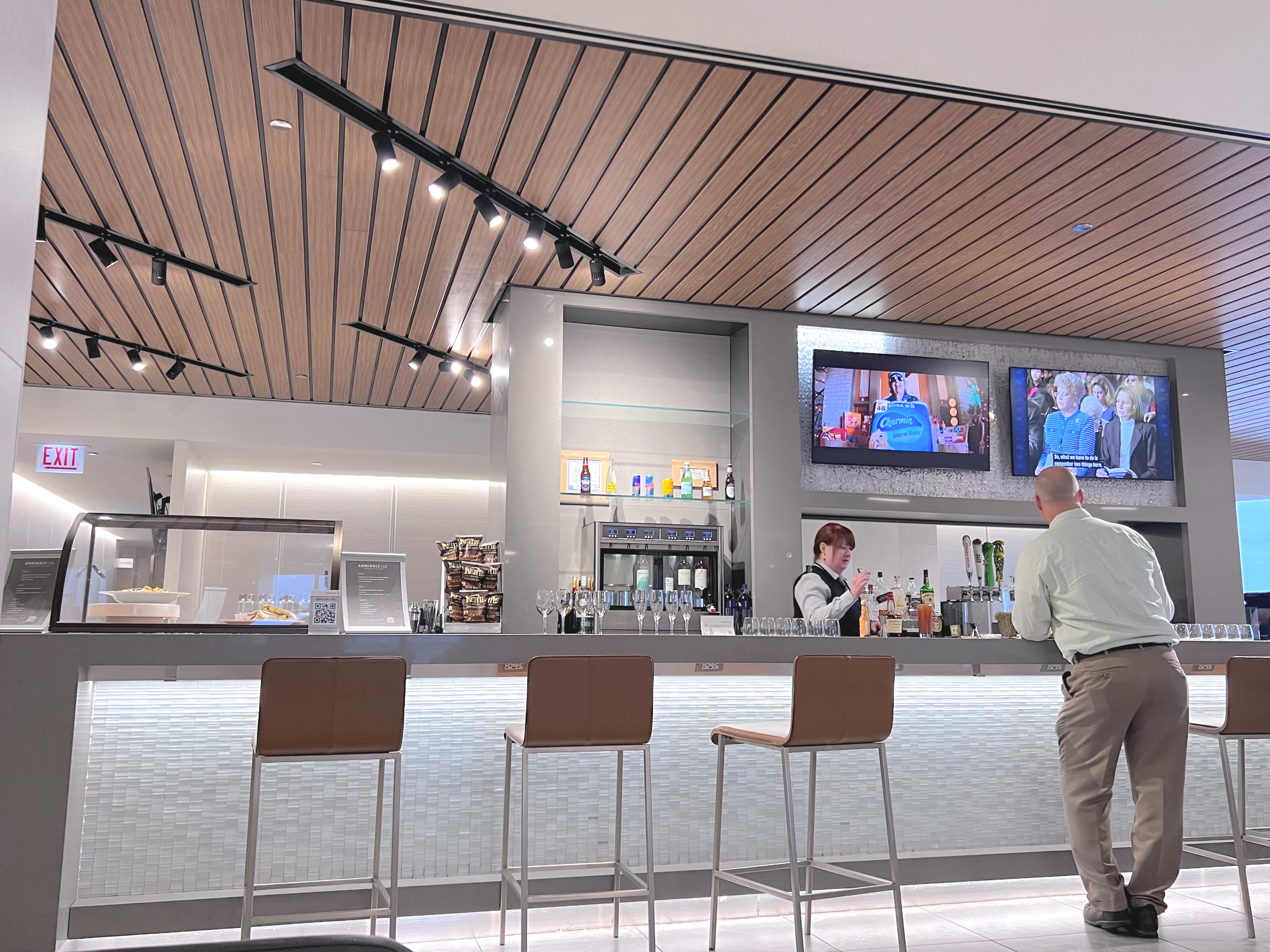 Bar at Admirals Club ORD Concourse HK Bar at Admirals Club ORD Concourse HK