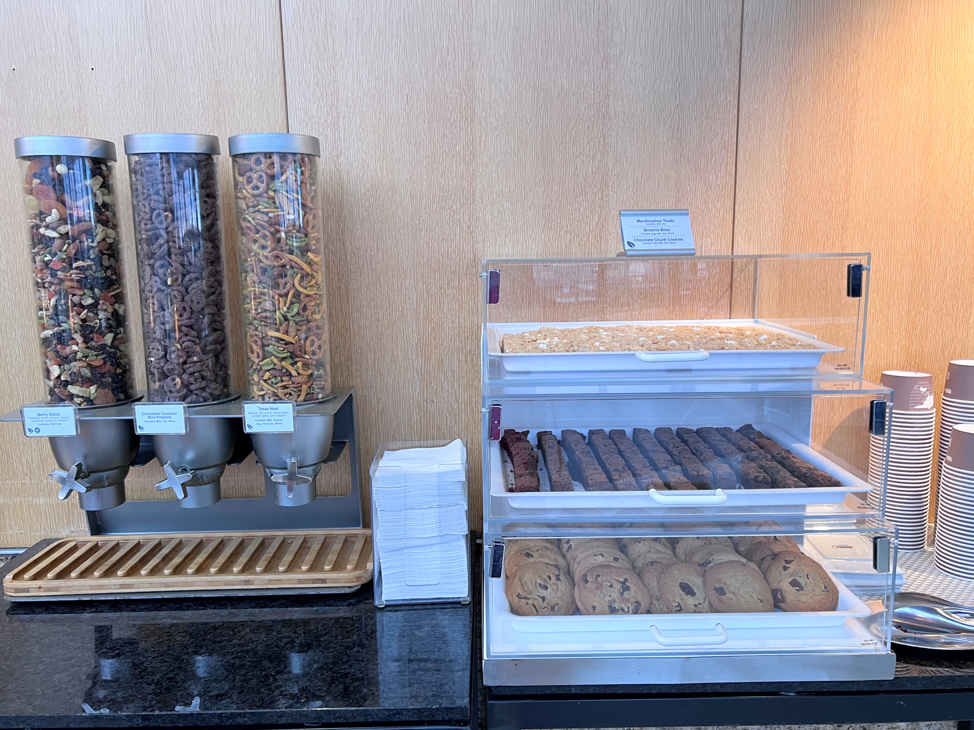 Chicago OHare Admirals Club Concourse L dessesrts and snacks Chicago OHare Admirals Club Concourse L dessesrts and snacks