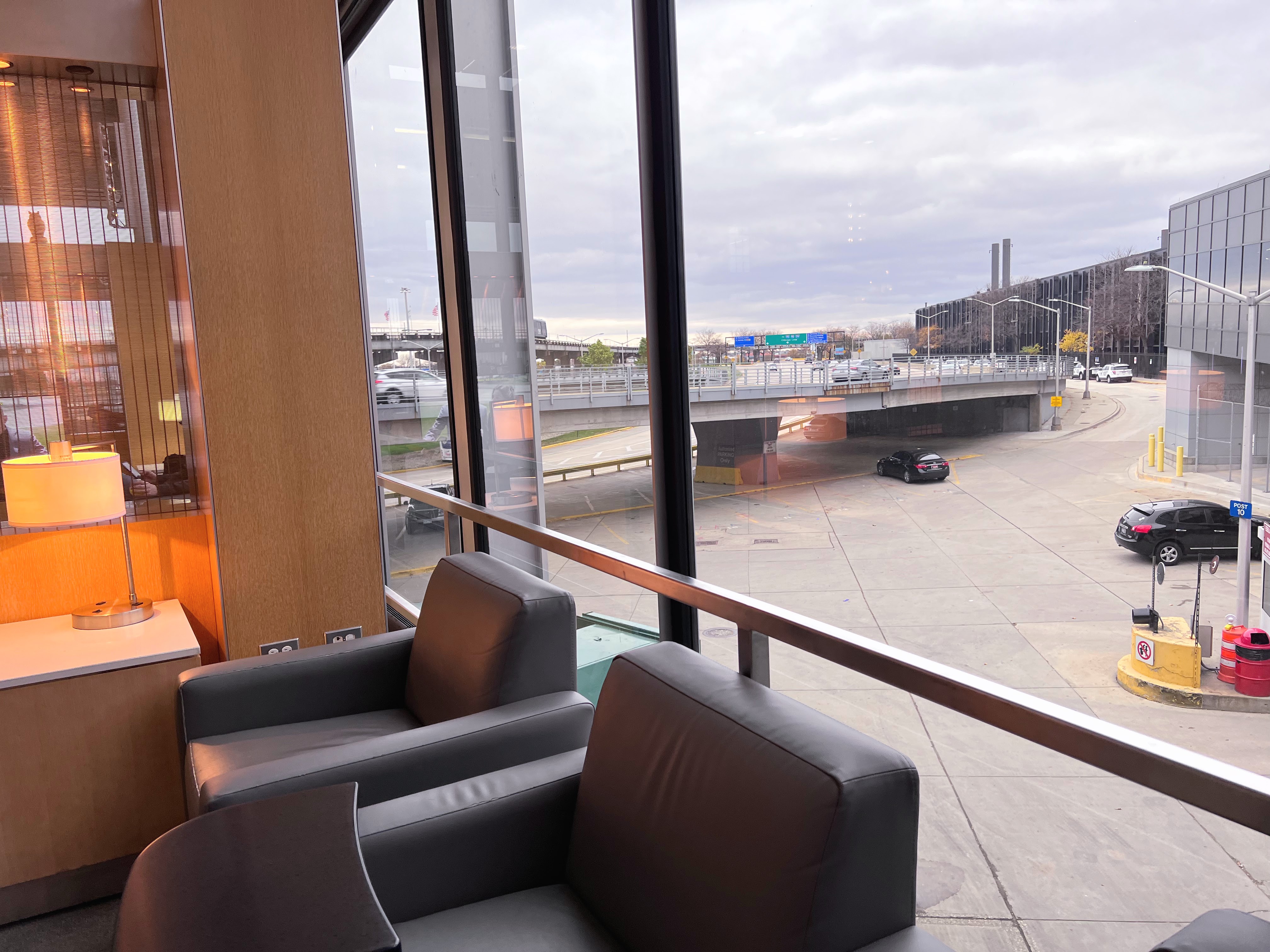 Chicago OHare Admirals Club Concourse L view of highway Chicago OHare Admirals Club Concourse L highway views