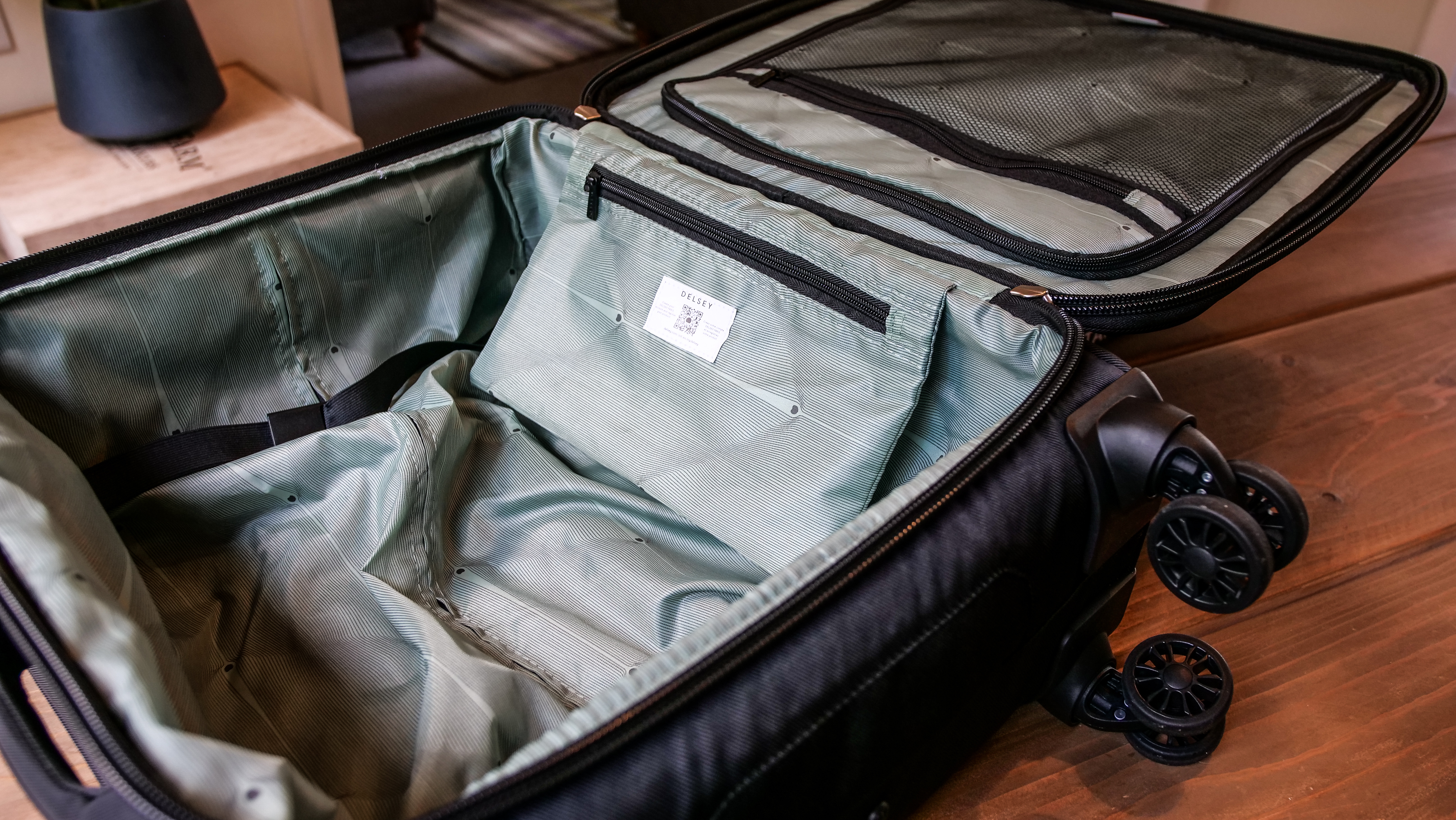 Delsey Sky Max interior compartment