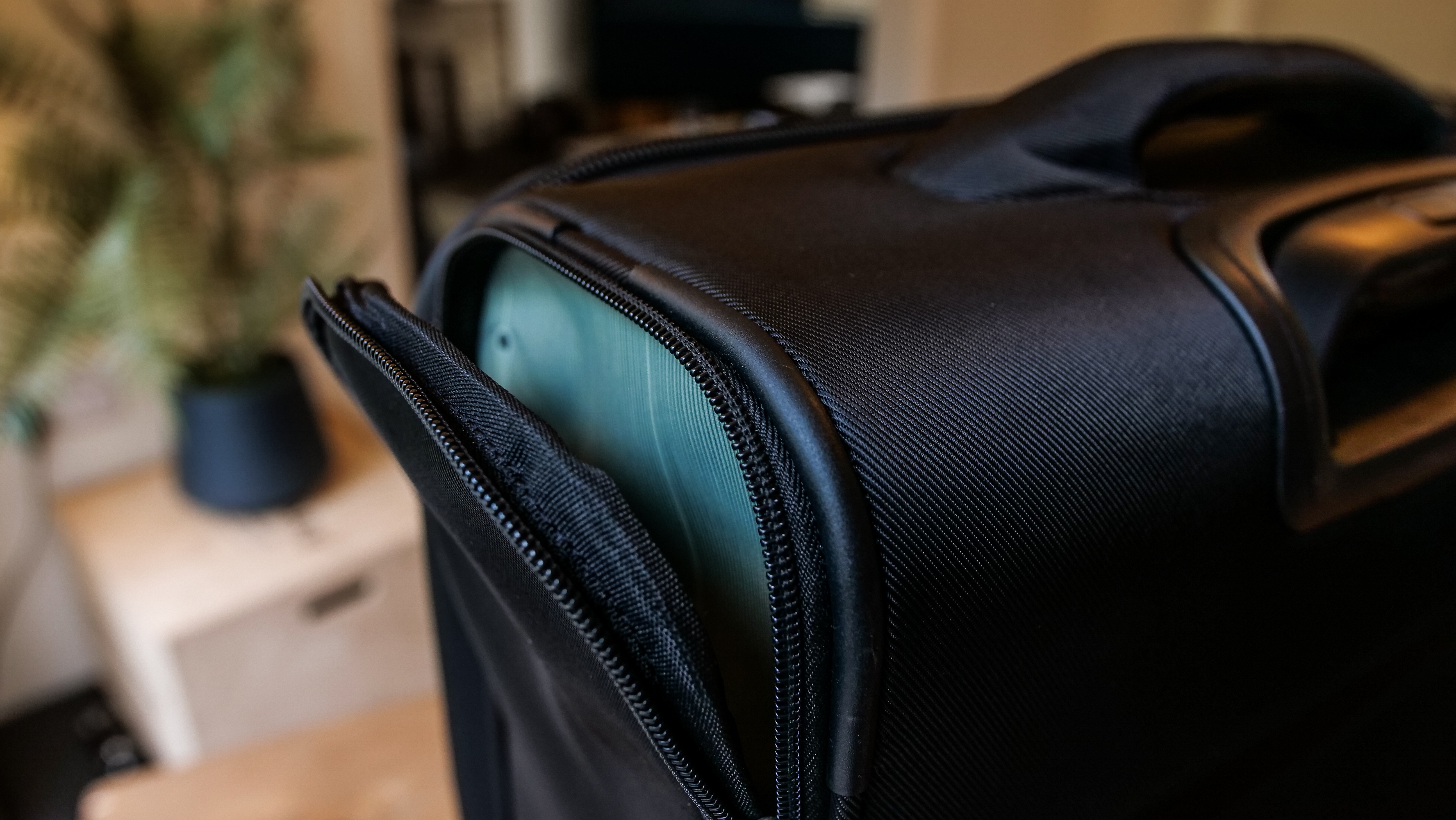 Delsey Sky Max side pocket