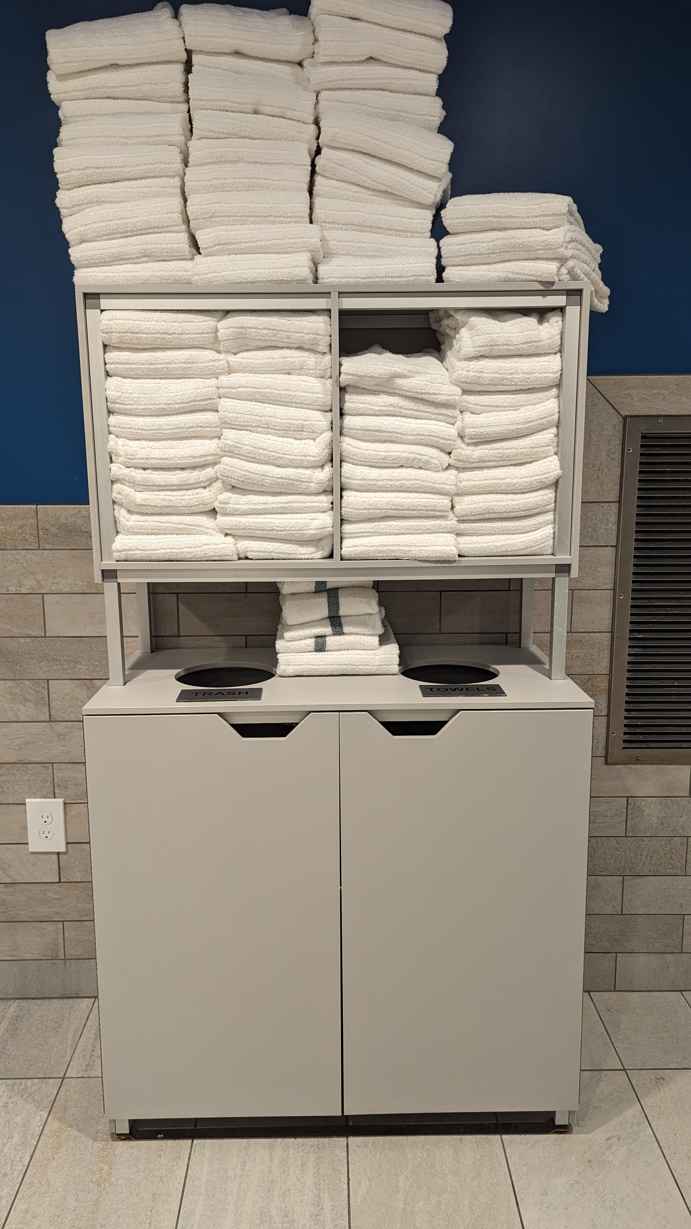 Hampton Inn and Suites Aurora South Denver amenities pool towels