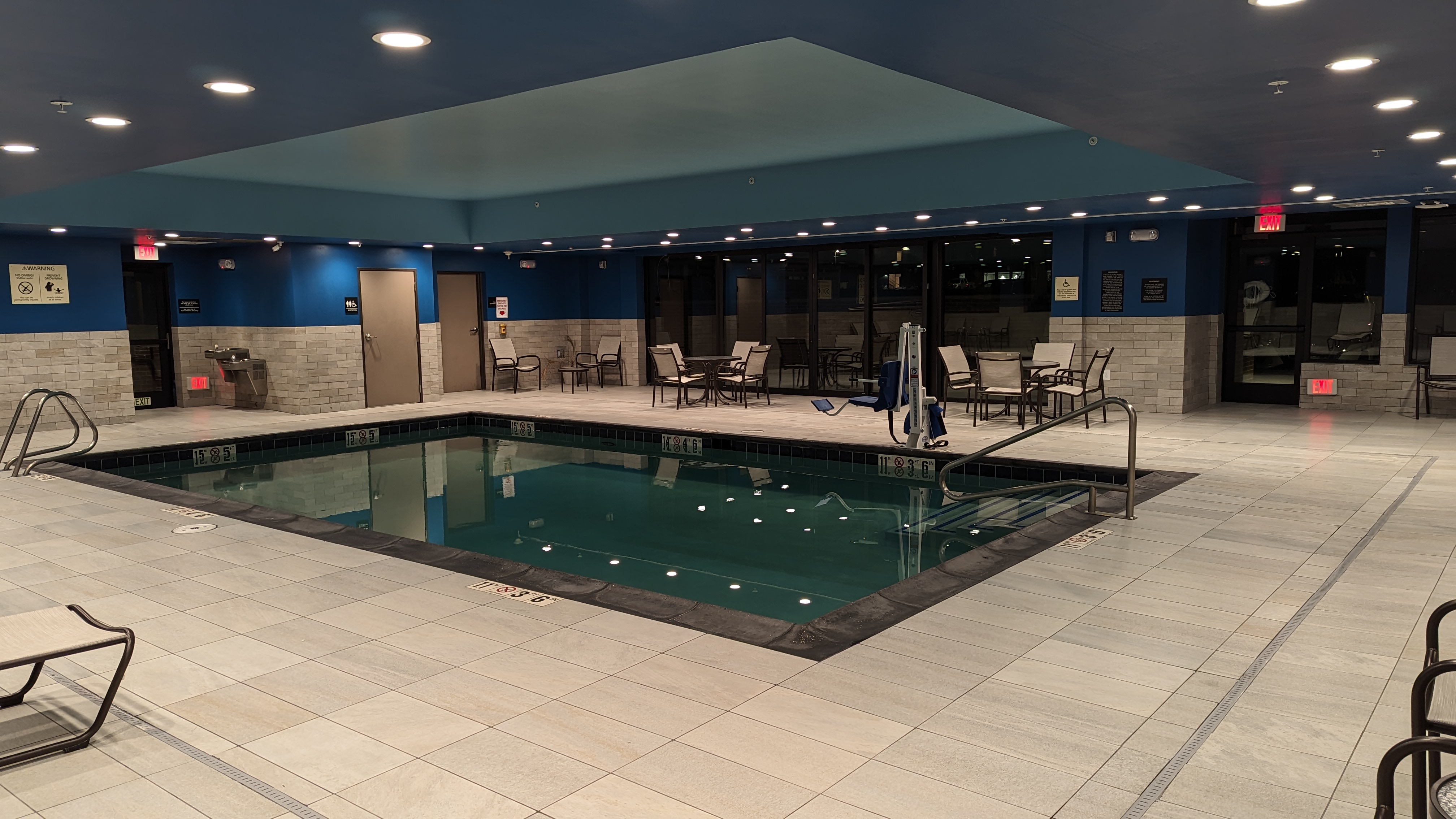 Hampton Inn and Suites Aurora South Denver amenities pool