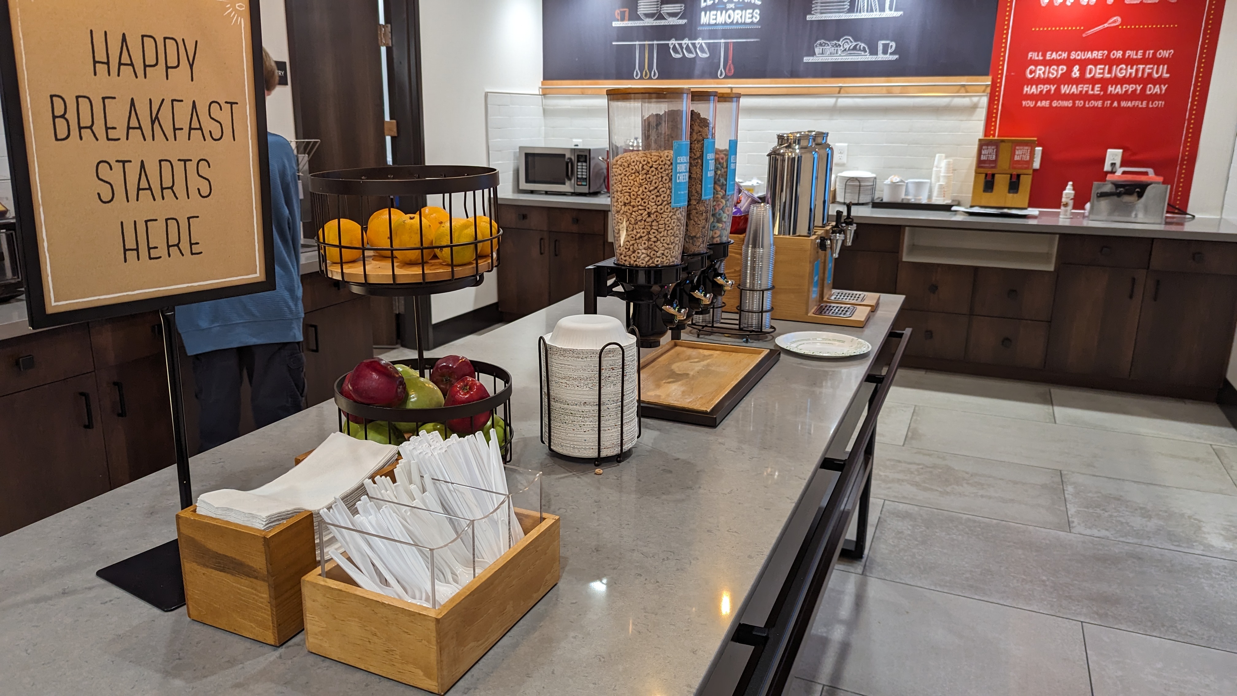 Hampton Inn and Suites Aurora South Denver food and beverage breakfast fruits and cereal